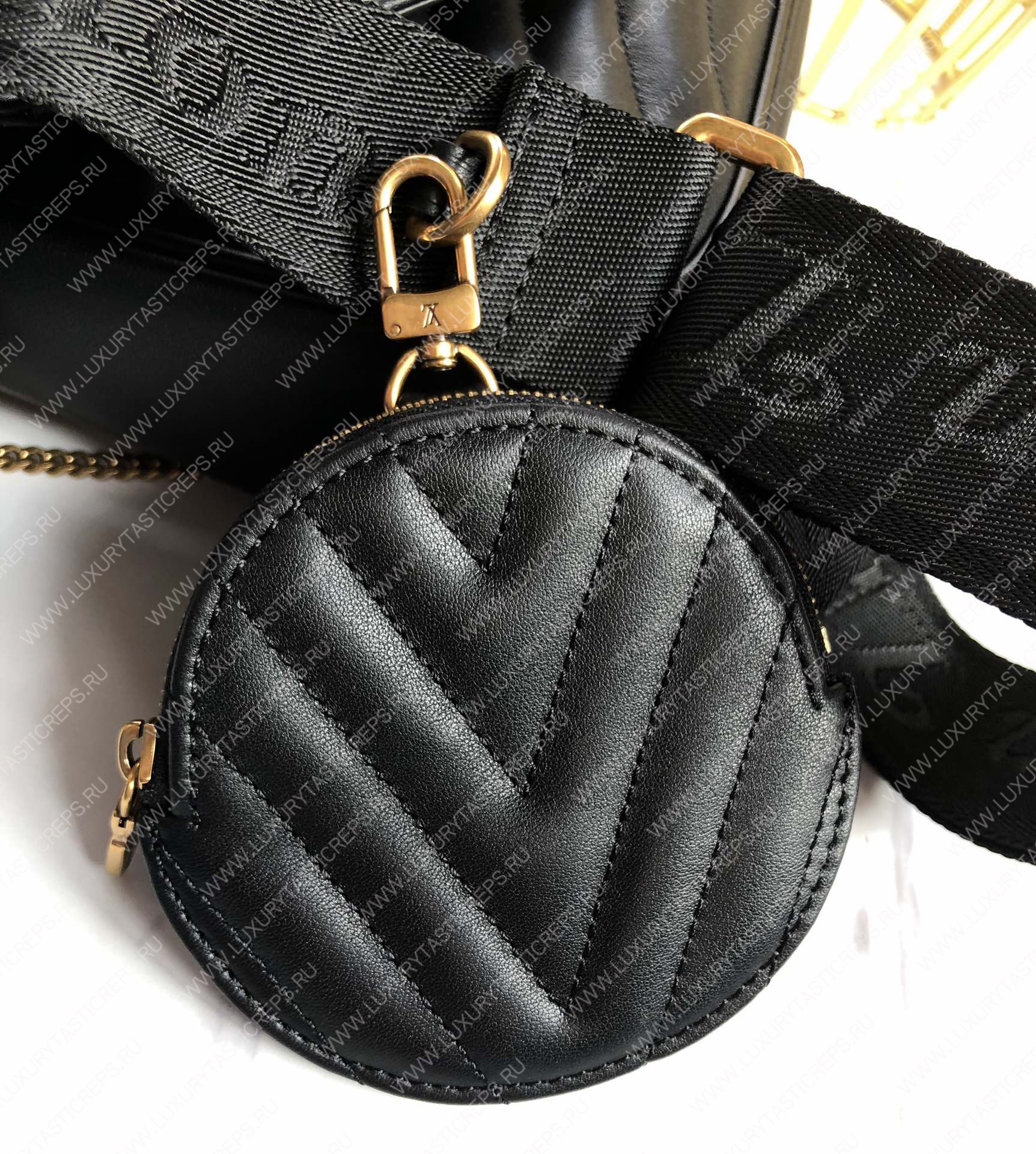 l**is V*t*n new wave multi-pochette black m56461