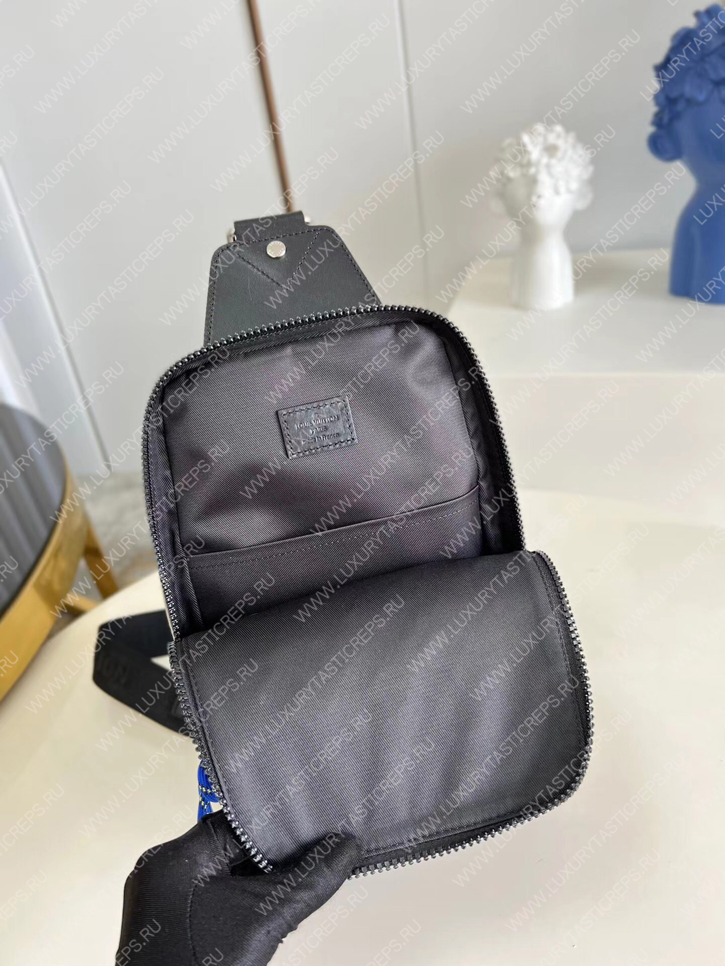 l**is V*t*n avenue slingbag gray m59926