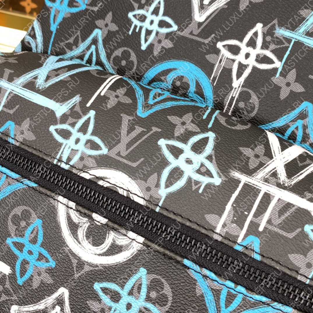 l**is V*t*n discovery backpack graffiti green m21395
