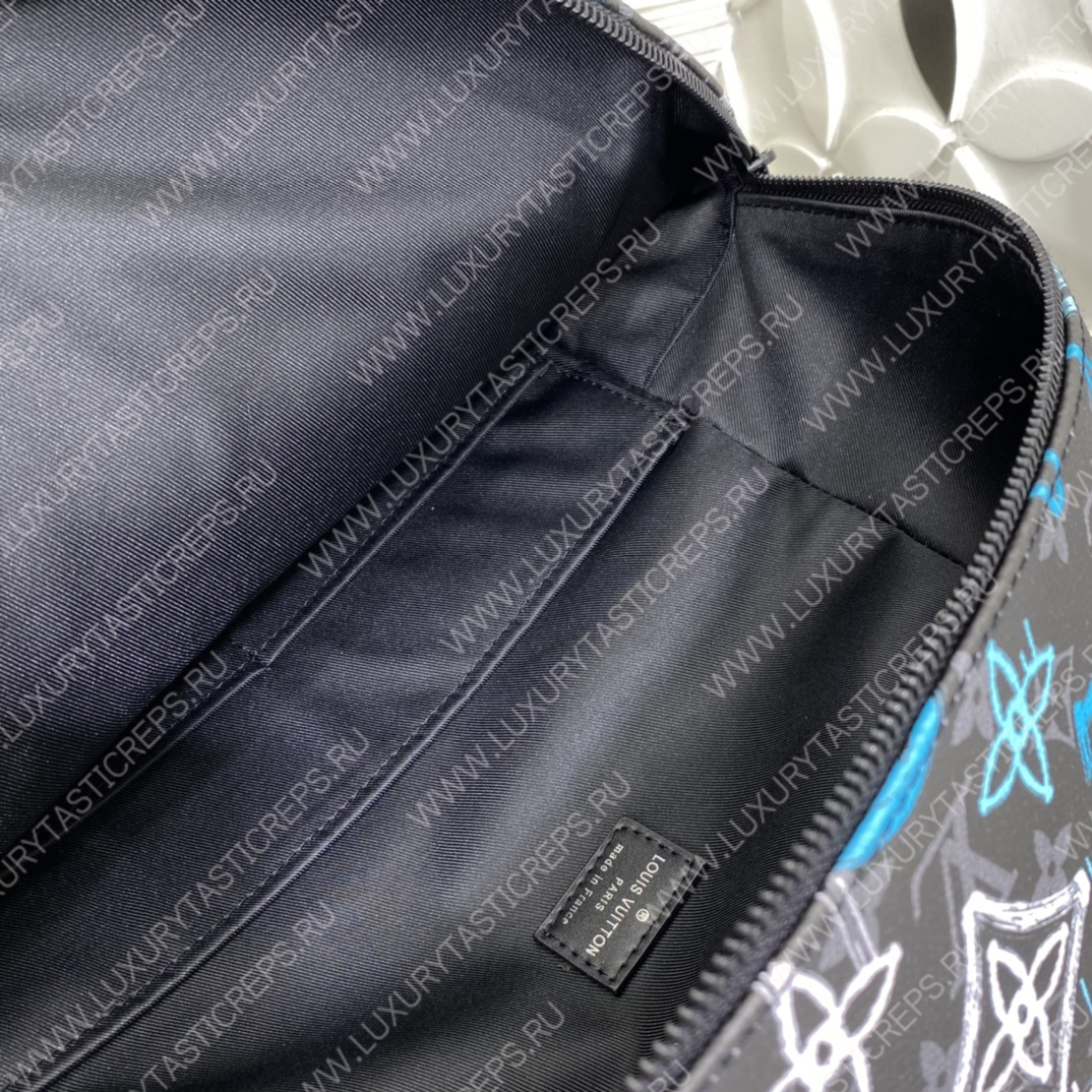 l**is V*t*n discovery backpack graffiti green m21395
