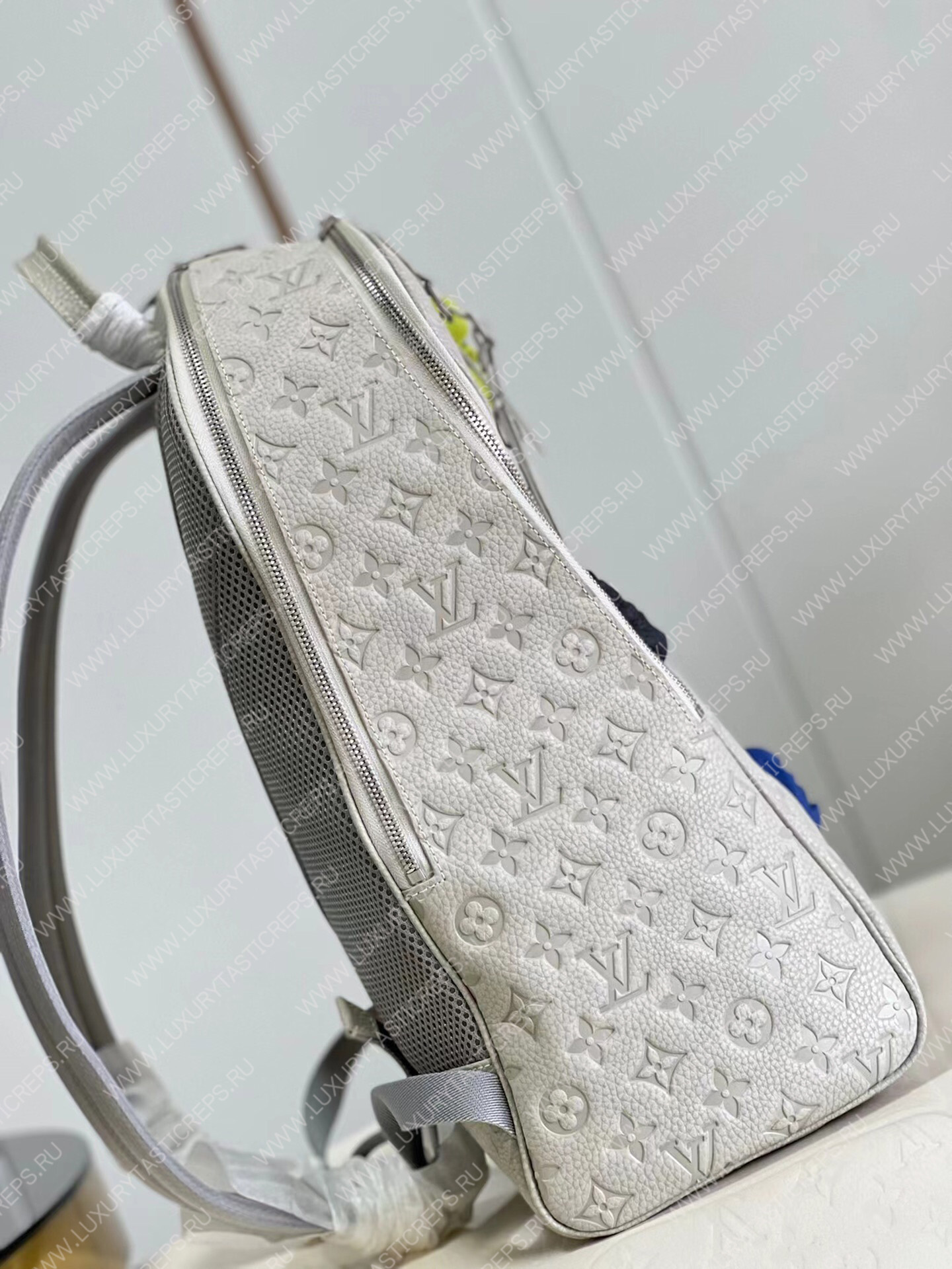 l**is V*t*n ellipse backpack white m20877