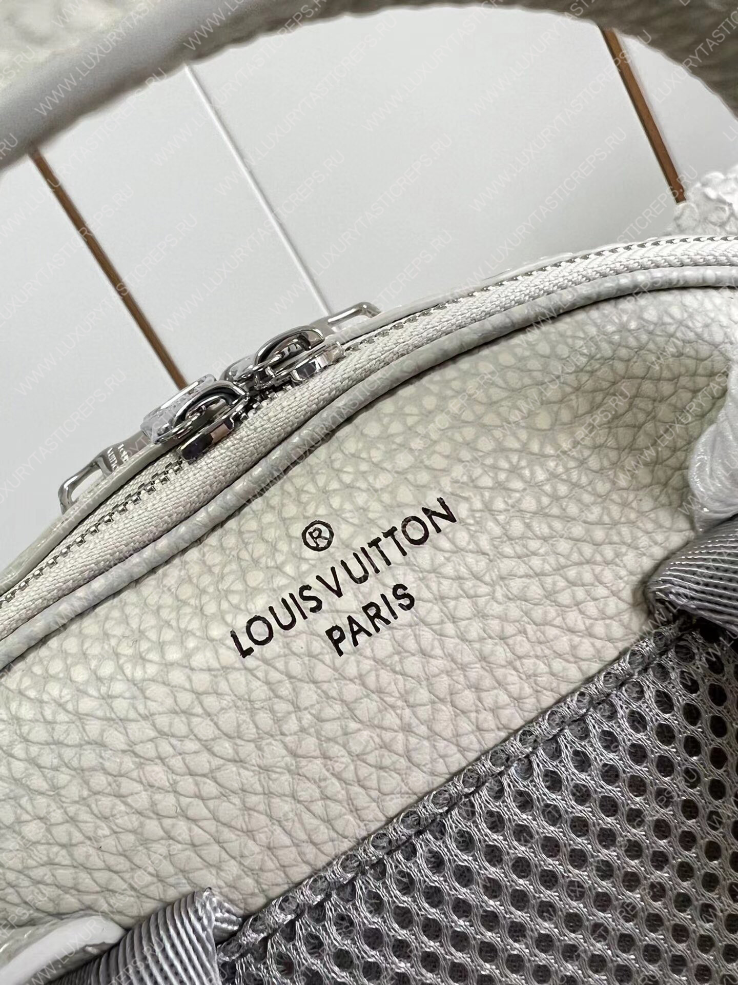 l**is V*t*n ellipse backpack white m20877