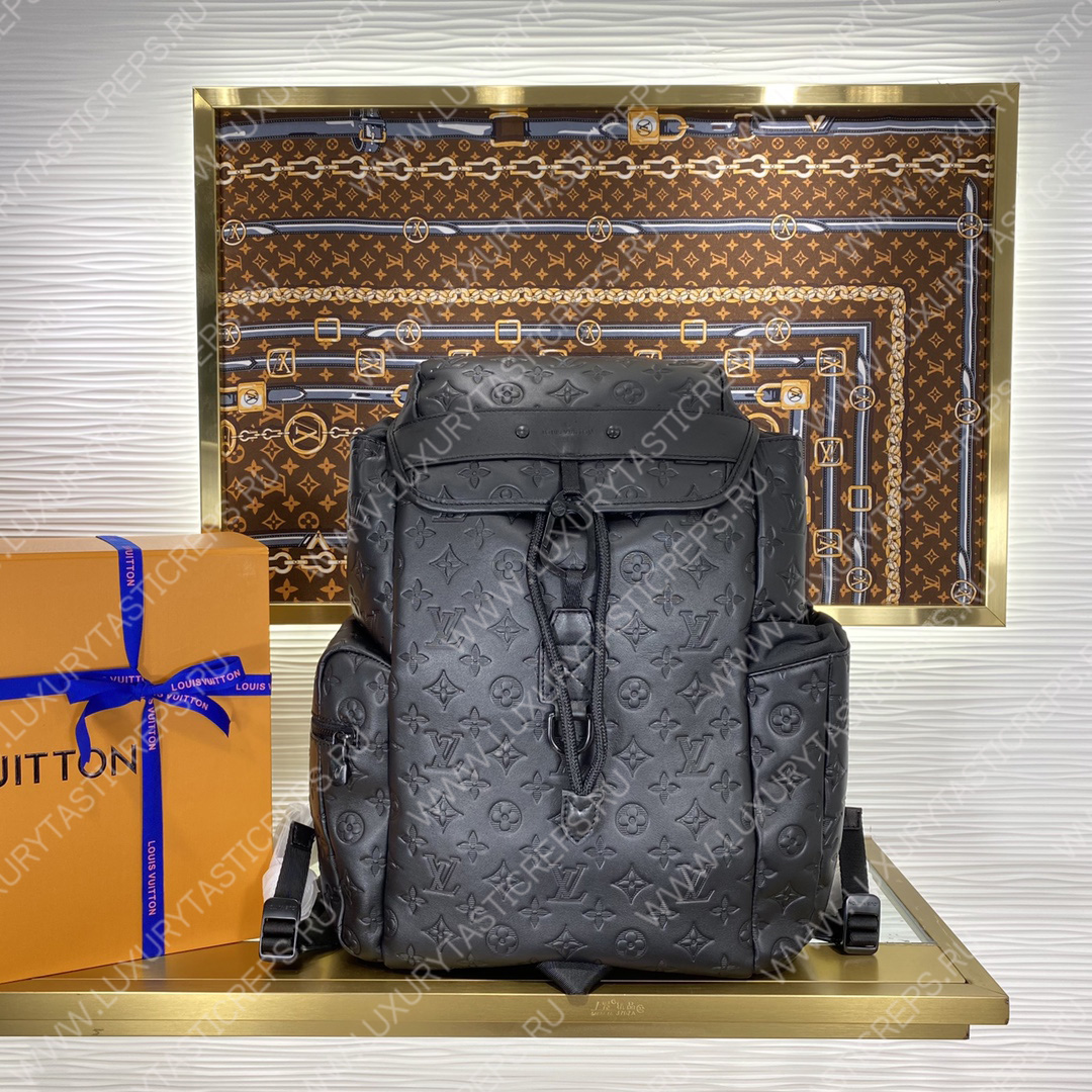l**is V*t*n trekking backpack black m43680