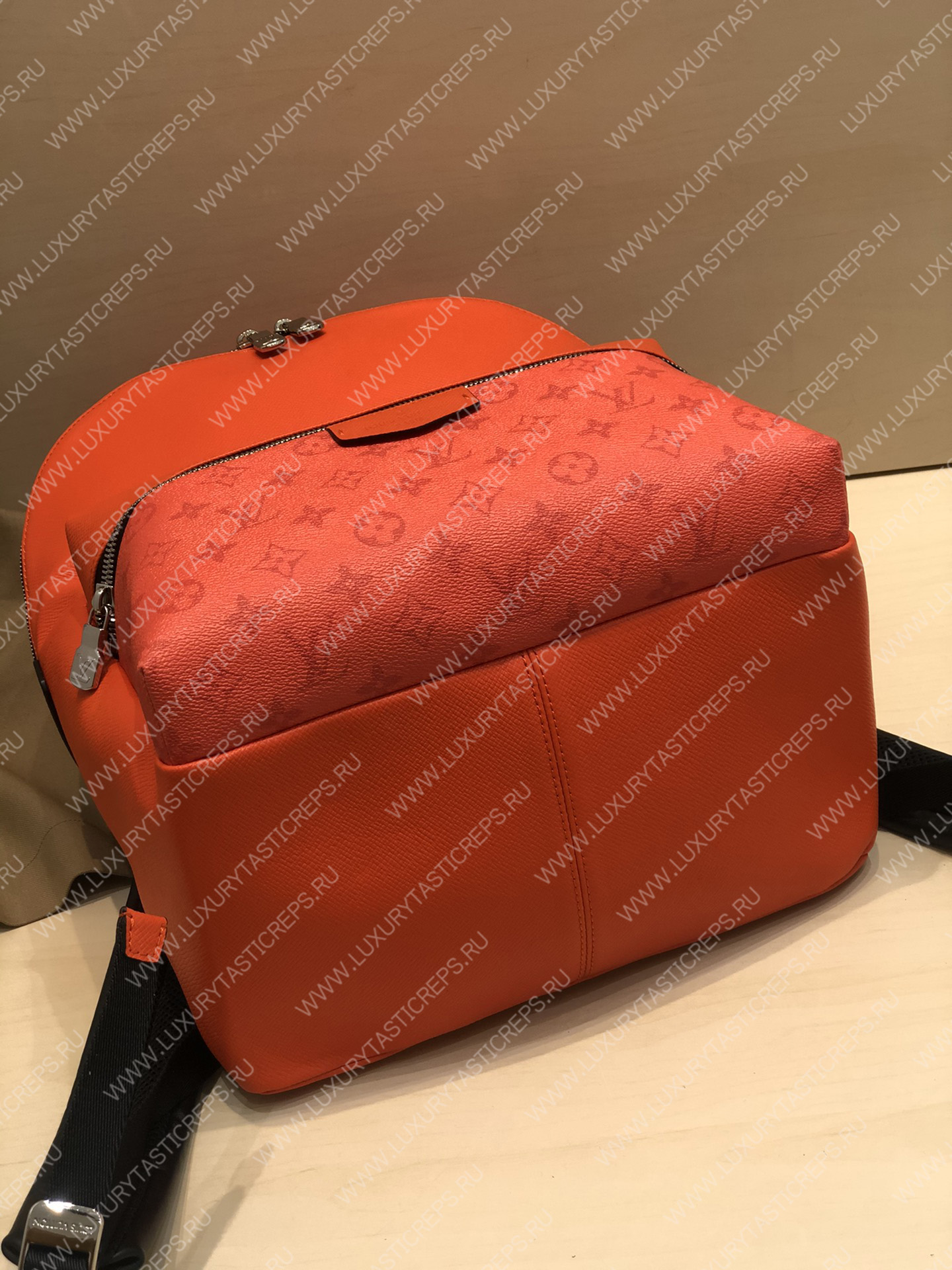 l**is V*t*n discovery backpack pm orange m30230