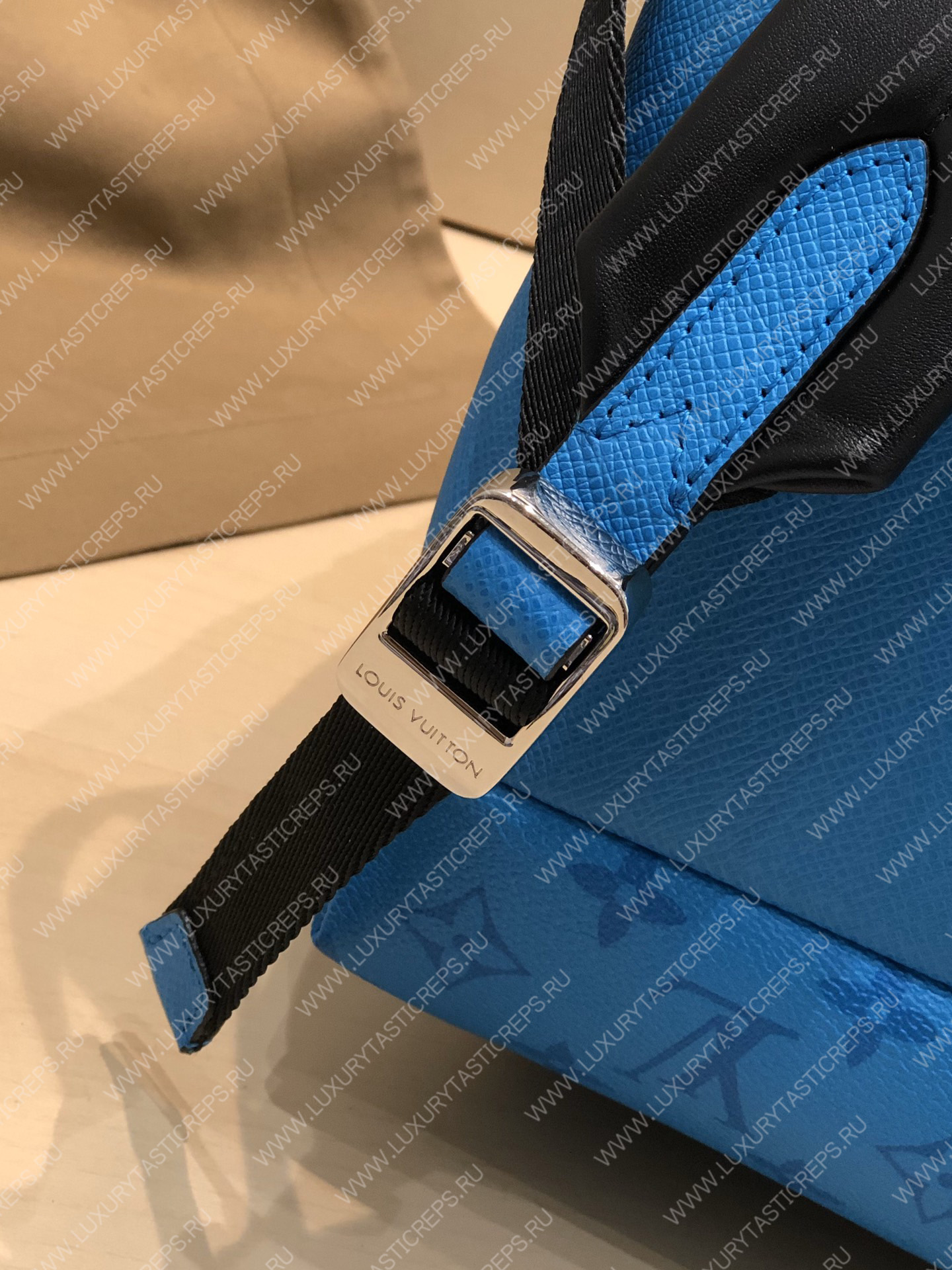 l**is V*t*n discovery backpack pm blue m30230