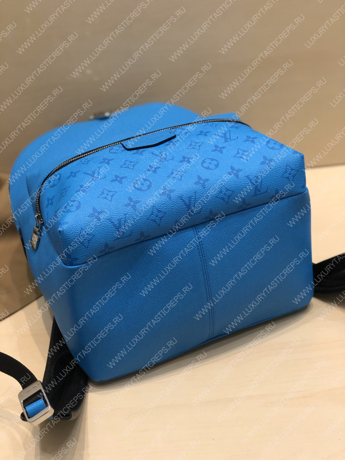 l**is V*t*n discovery backpack pm blue m30230