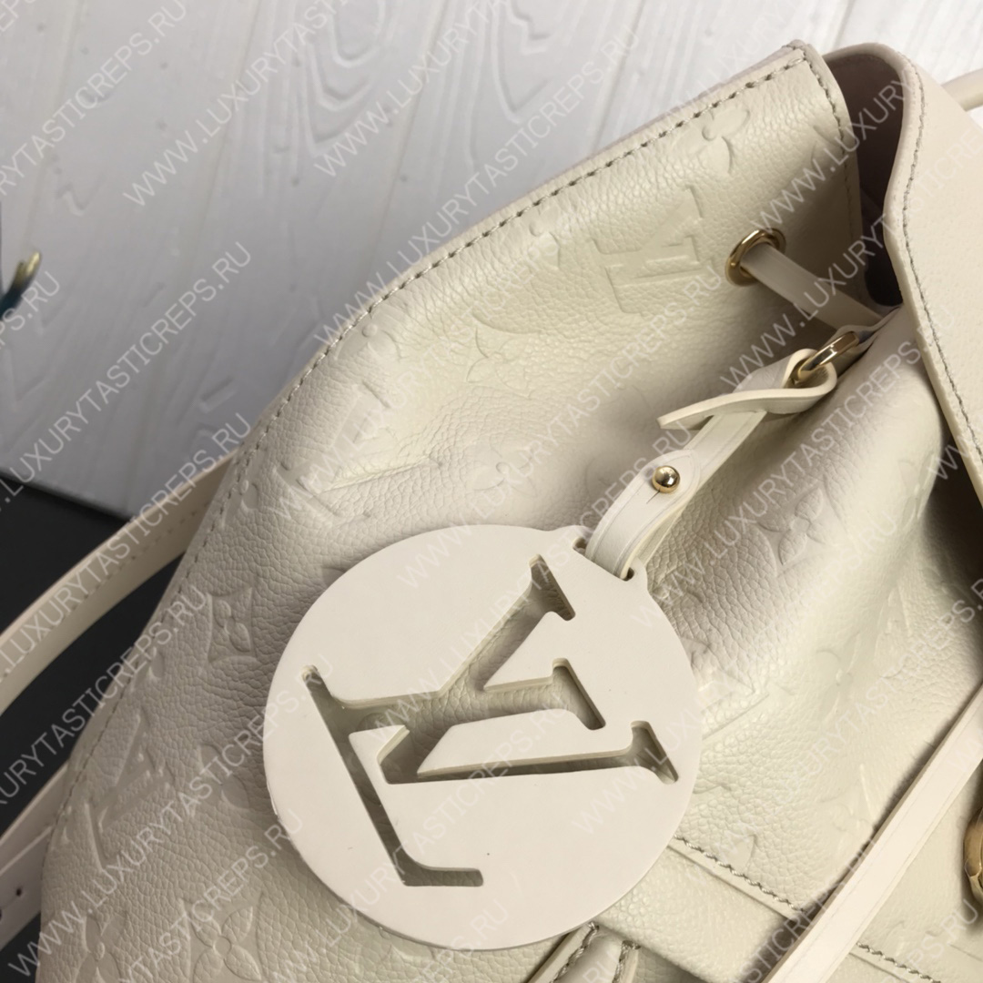 l**is V*t*n montsouris backpack white m45410