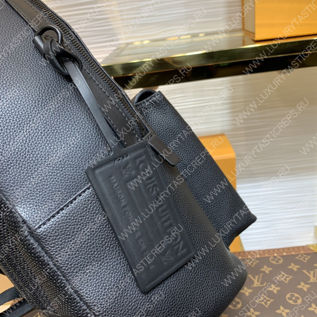 l**is V*t*n takeoff backpack black m57079