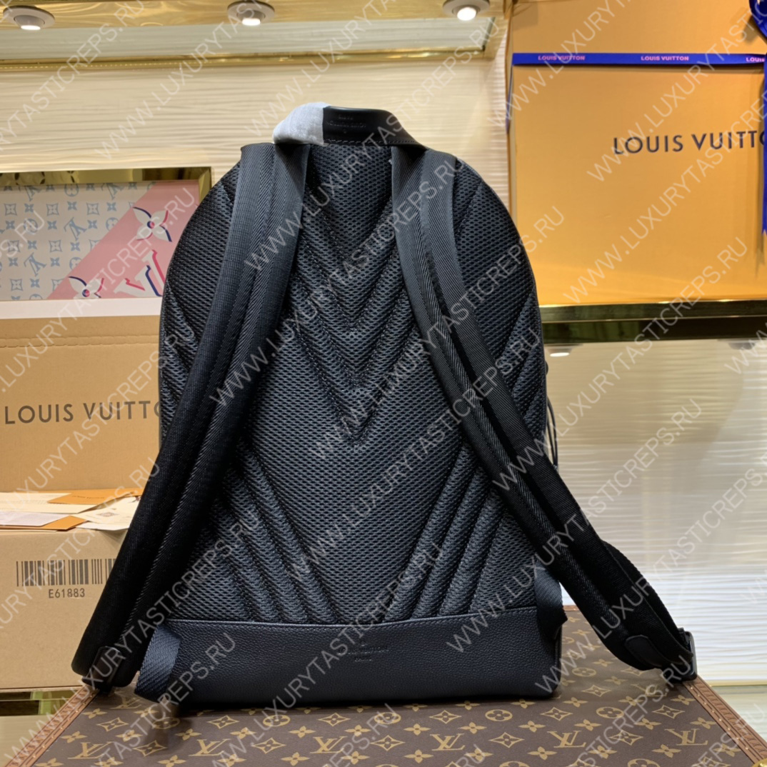l**is V*t*n takeoff backpack black m57079