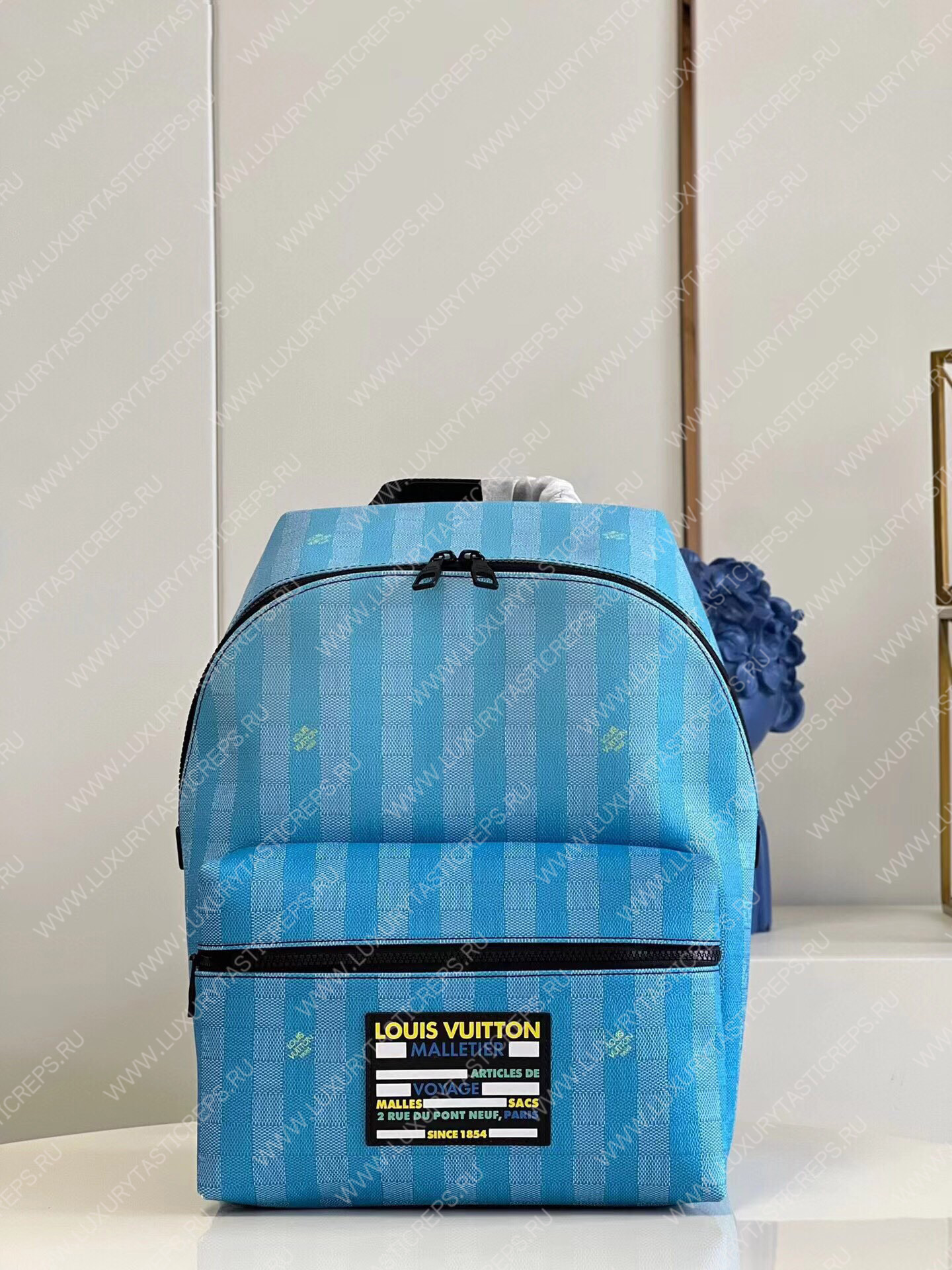 l**is V*t*n discovery backpack gradient blue m59913