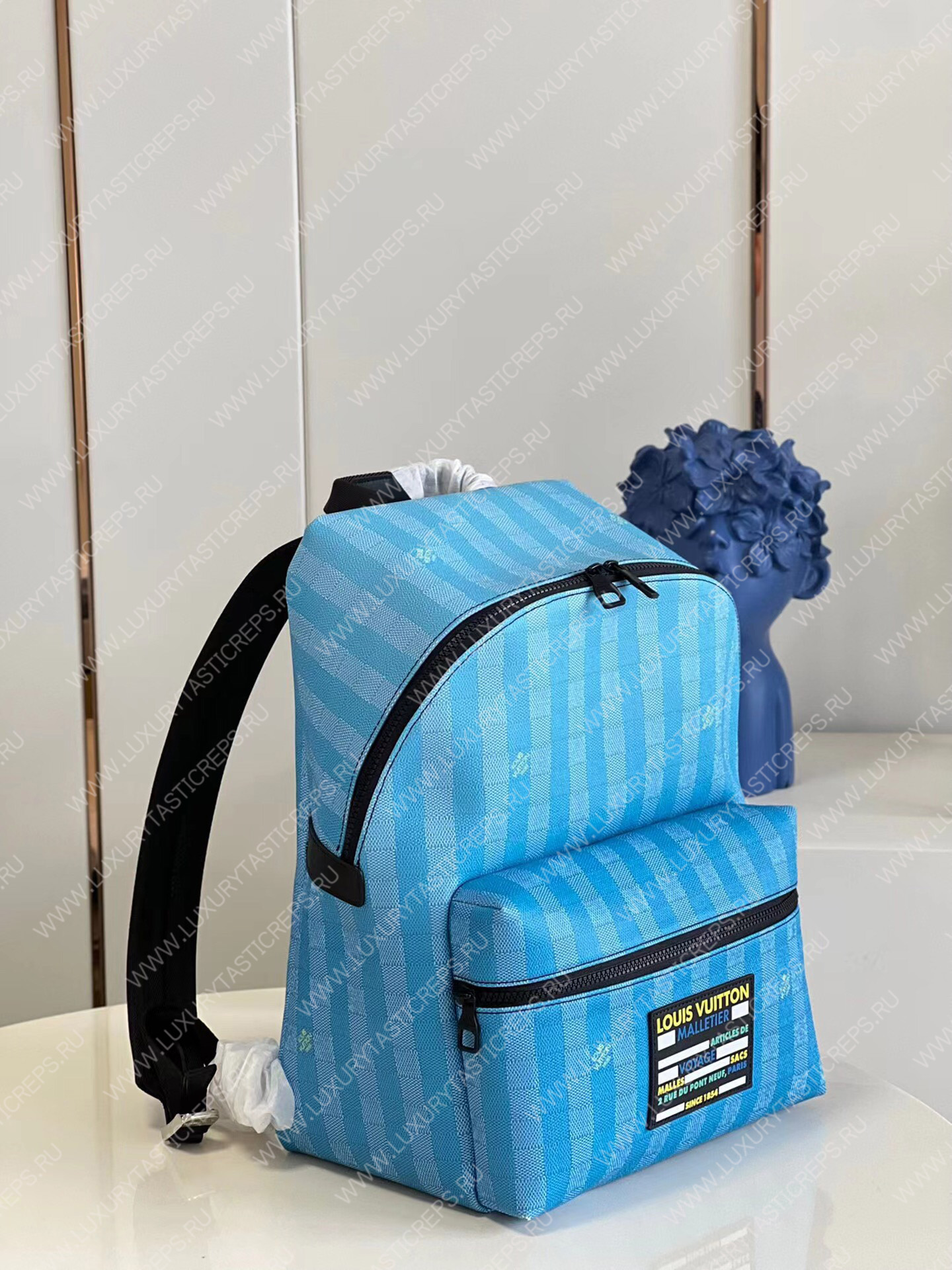 l**is V*t*n discovery backpack gradient blue m59913