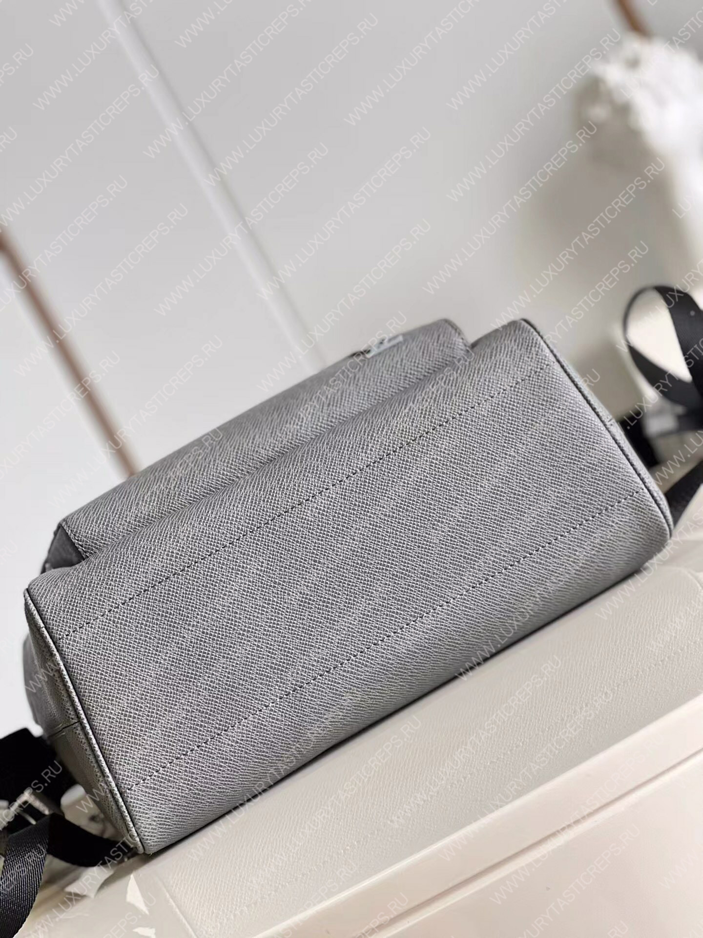 l**is V*t*n adrian backpack gray m30857