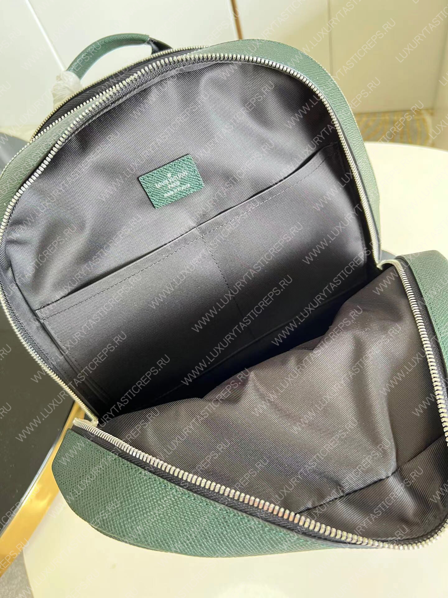 l**is V*t*n adrian backpack green m30857