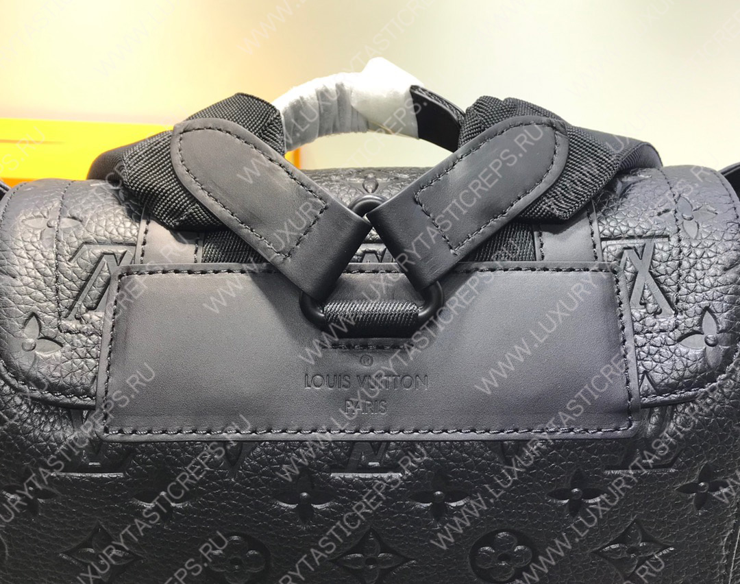 l**is V*t*n christopher pm black m43735