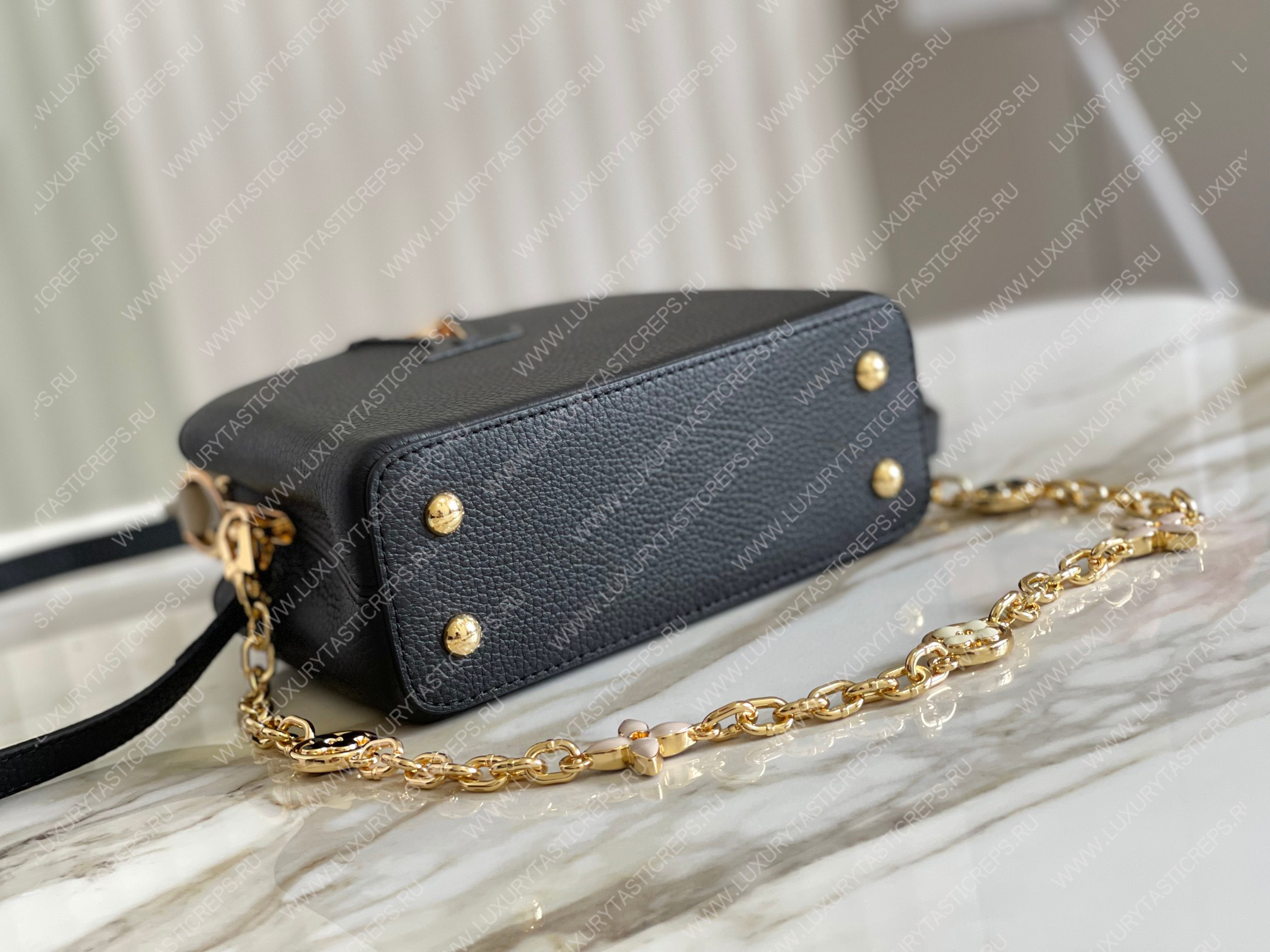 l**is V*t*n capucines mm black m20708