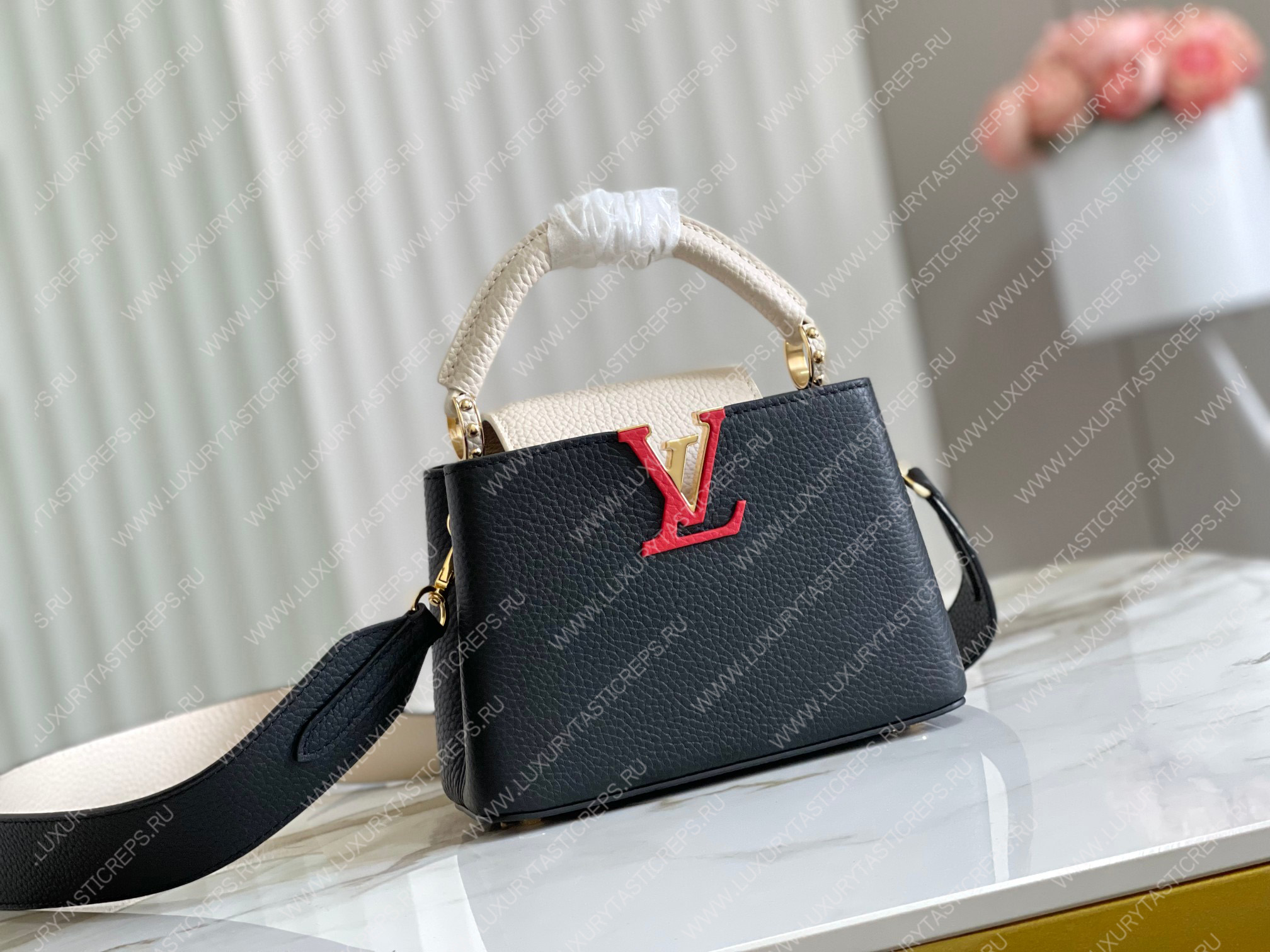 l**is V*t*n capucines bb black m21043