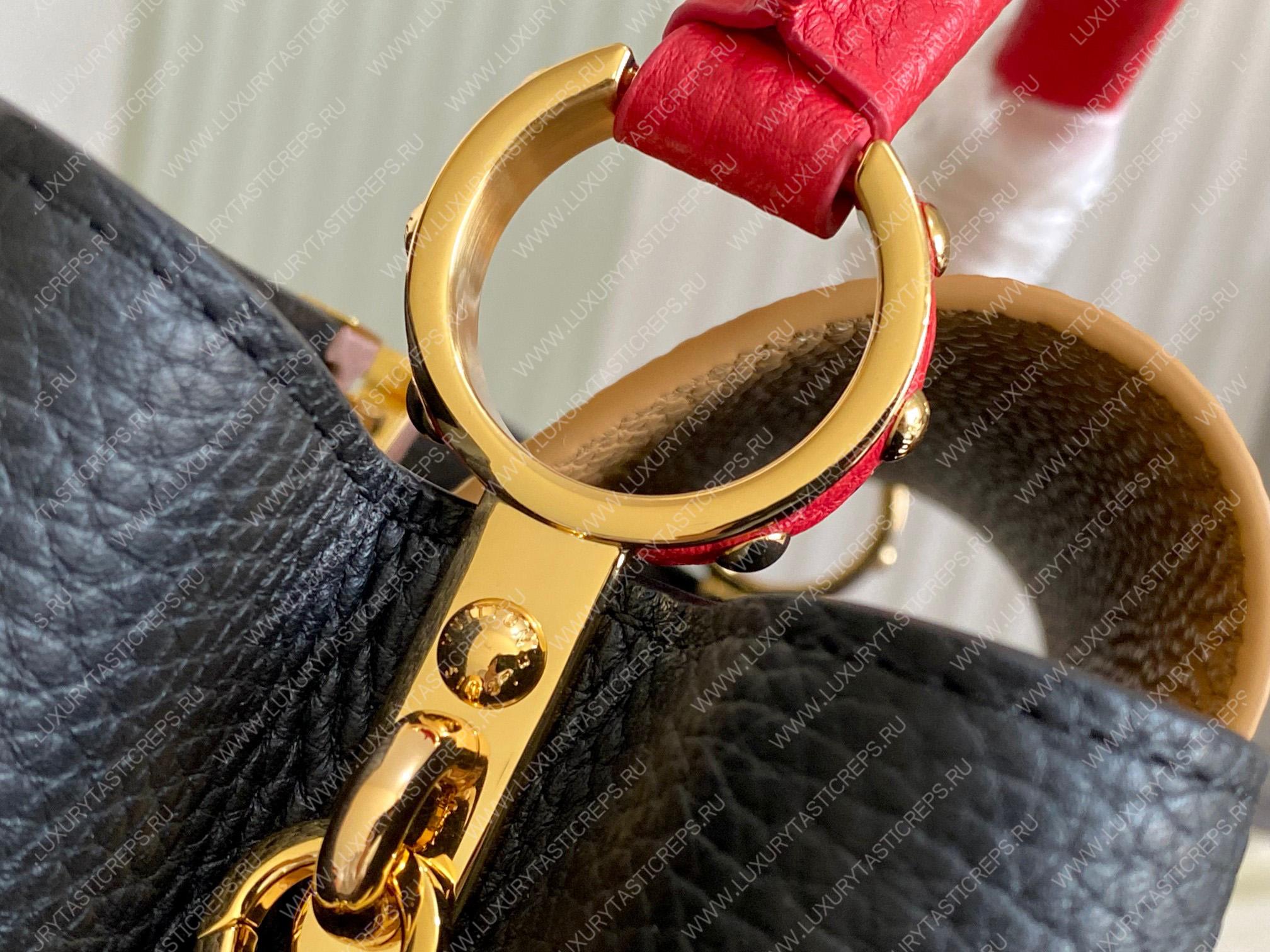 l**is V*t*n capucines mm black m20704