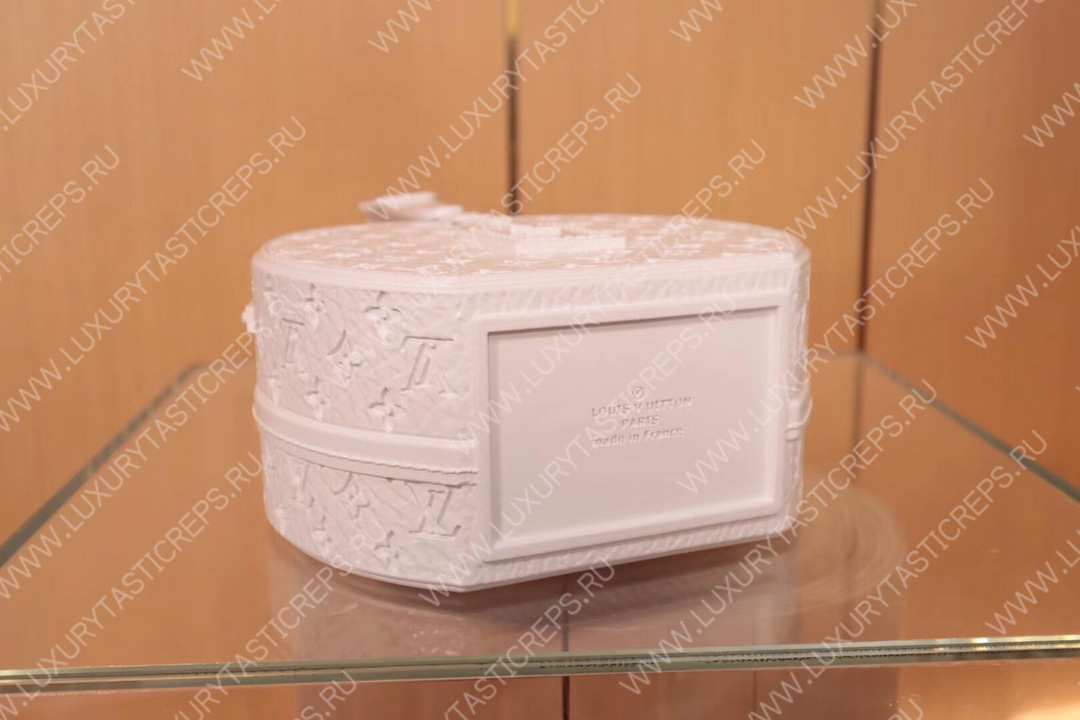 l**is V*t*n porcelain vase petite boite chapeau white gi0576