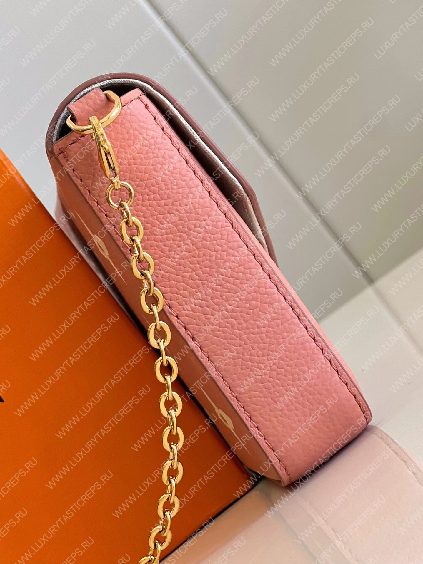 l**is V*t*n fÉlicie pochette white/rose m64064  style: m64