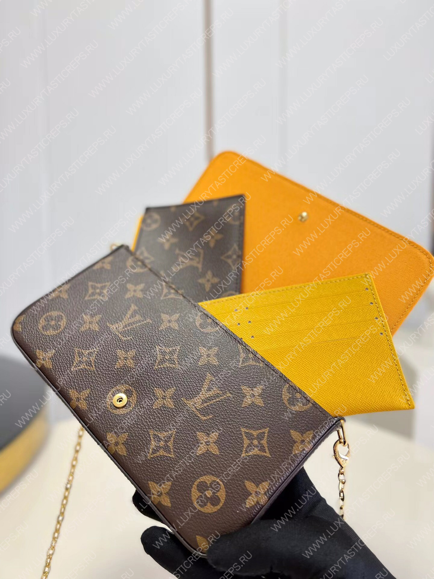l**is V*t*n fÉlicie pochette yellow m81762