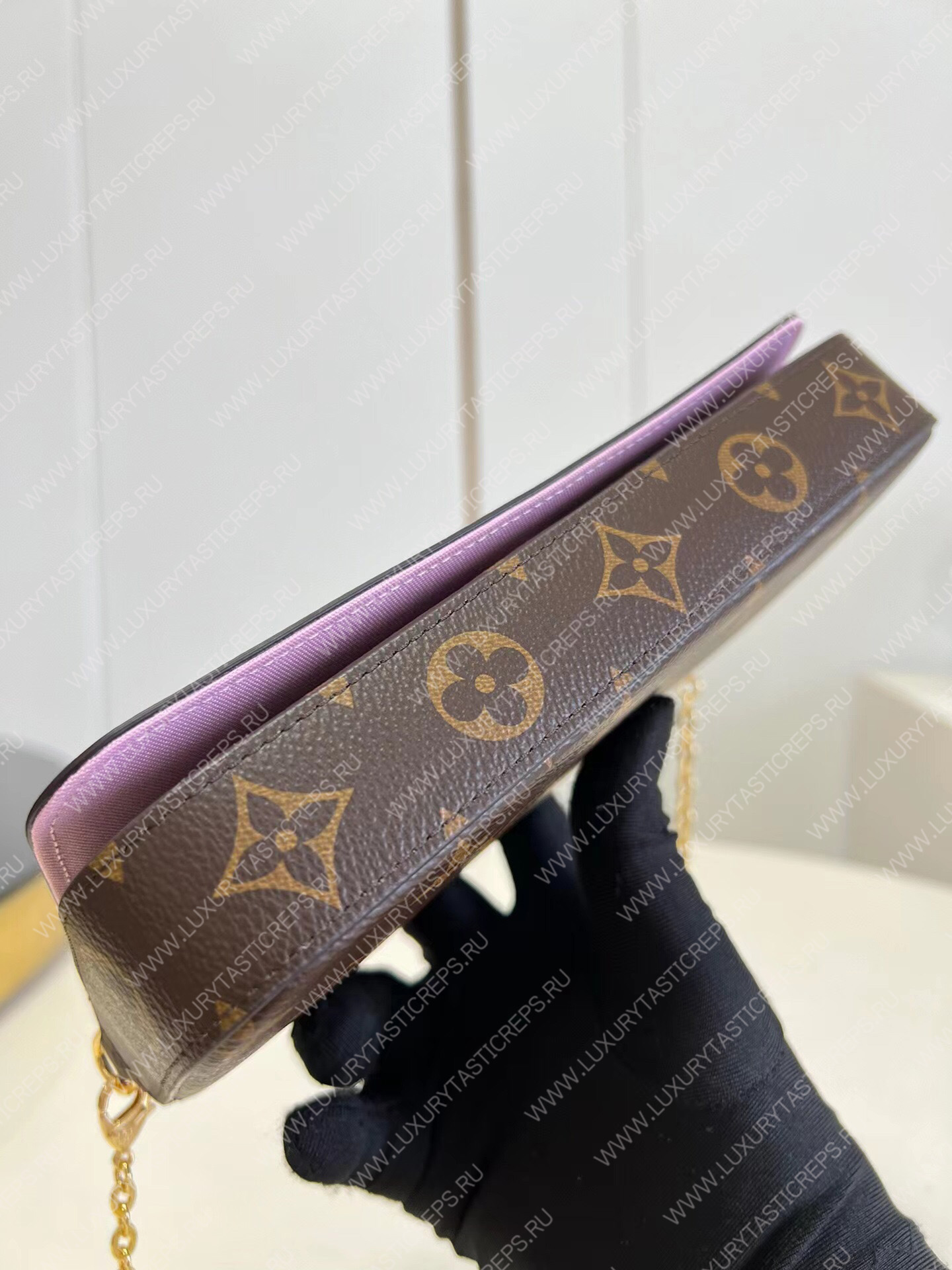 l**is V*t*n fÉlicie pochette cerise red m81545