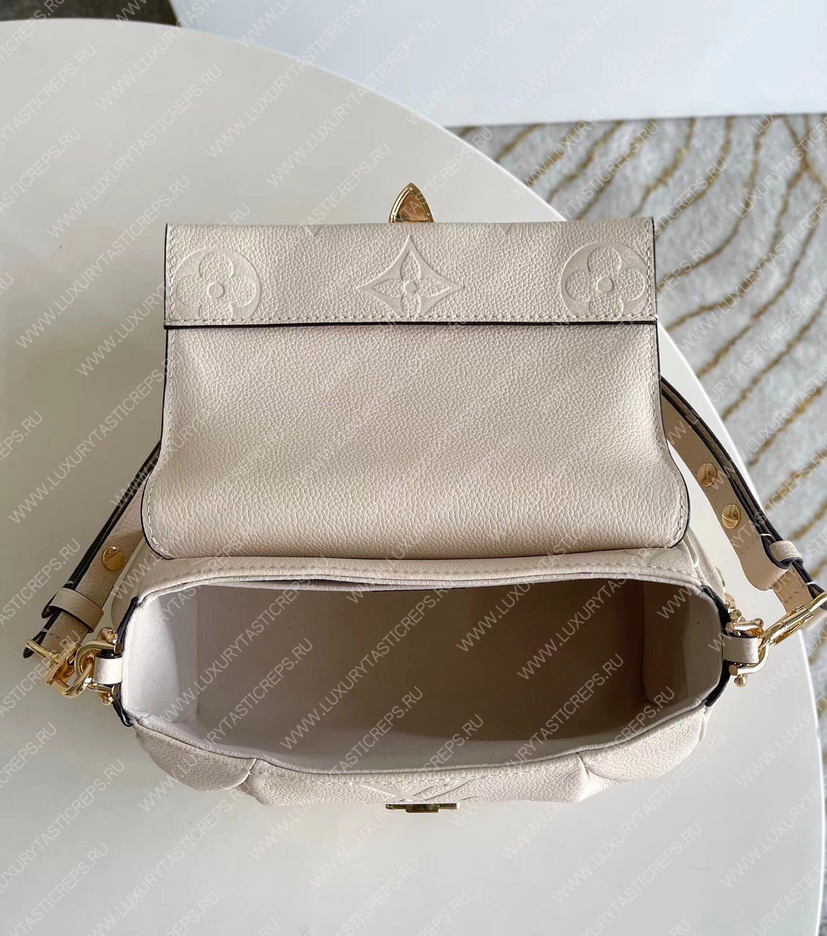 l**is V*t*n favorite beige m45859