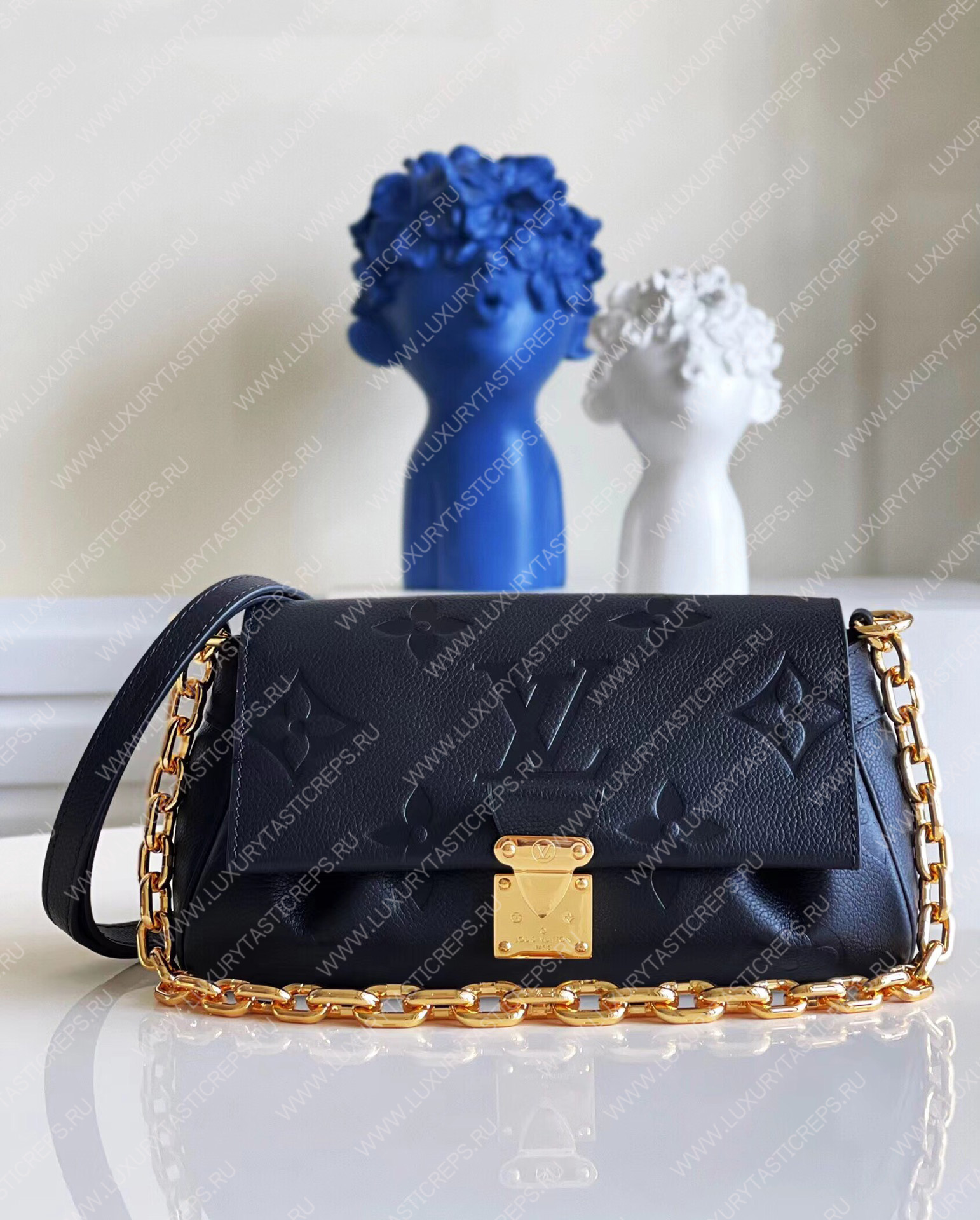 l**is V*t*n favorite navy blue m45813