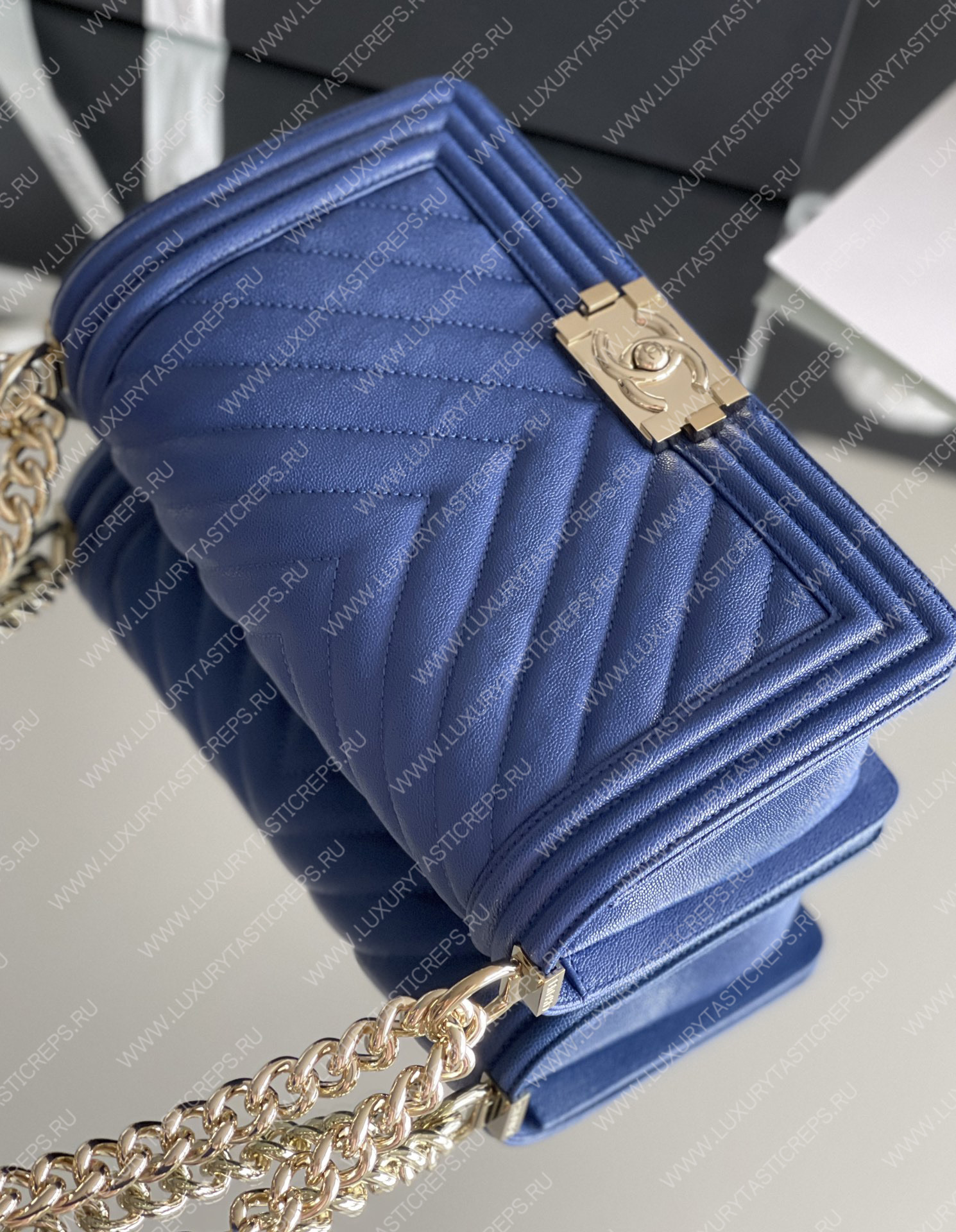 Ch*el boy flap bag chevron caviar old medium a67085 blue
