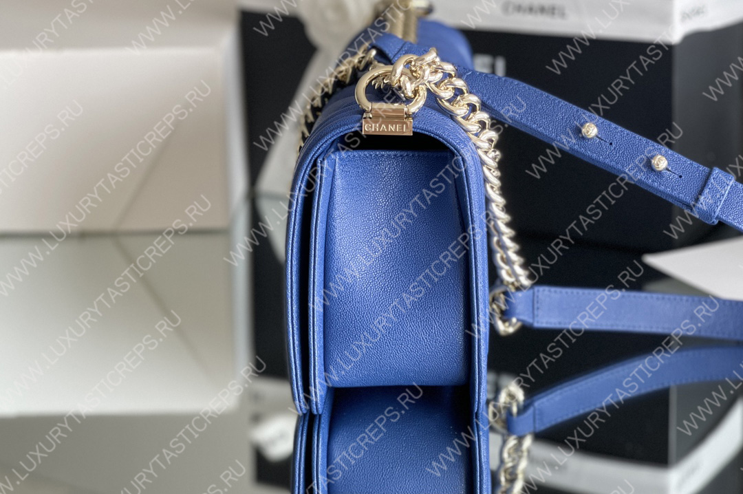 Ch*el boy flap bag chevron caviar old medium a67085 blue