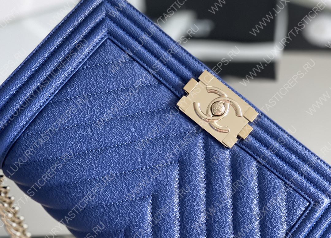 Ch*el boy flap bag chevron caviar old medium a67085 blue