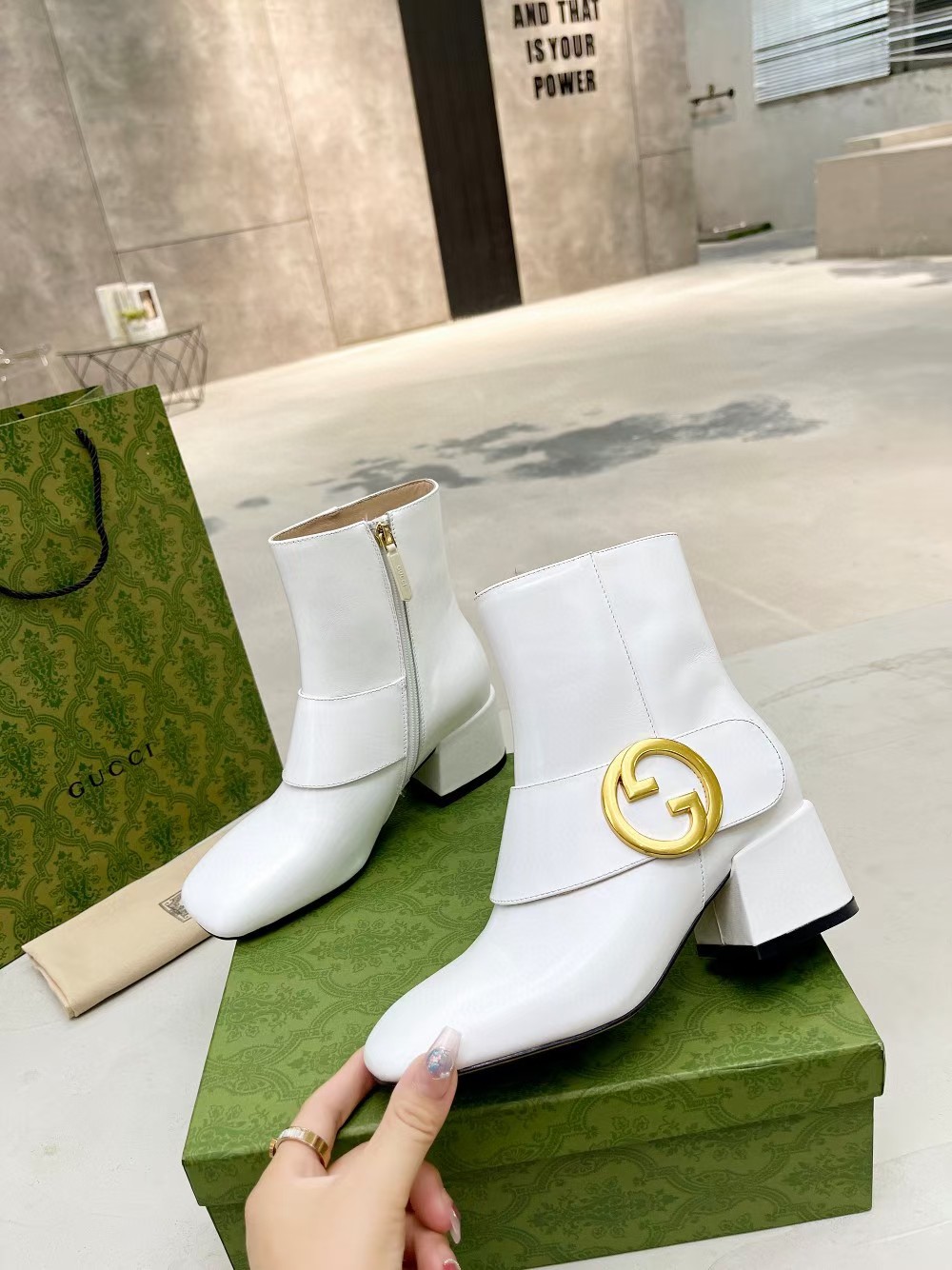 G*u*i ankle boot white 700016