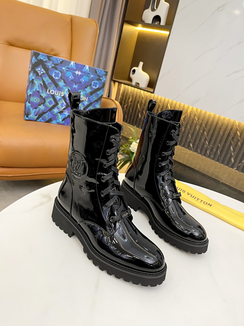 l**is V*t*n territory flat high ranger black 1aabca