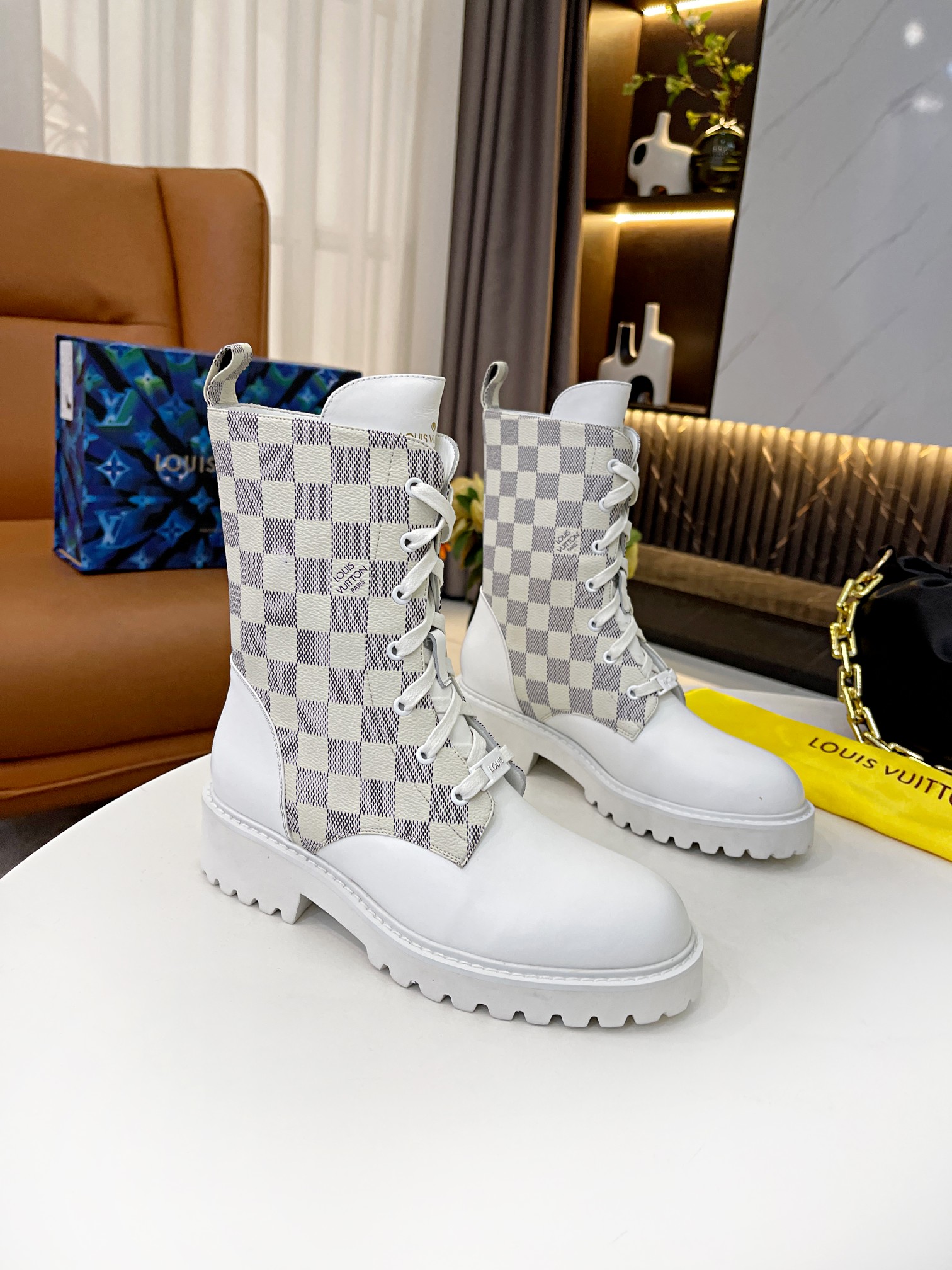 l**is V*t*n ranger ankle boots white 1a9fdj