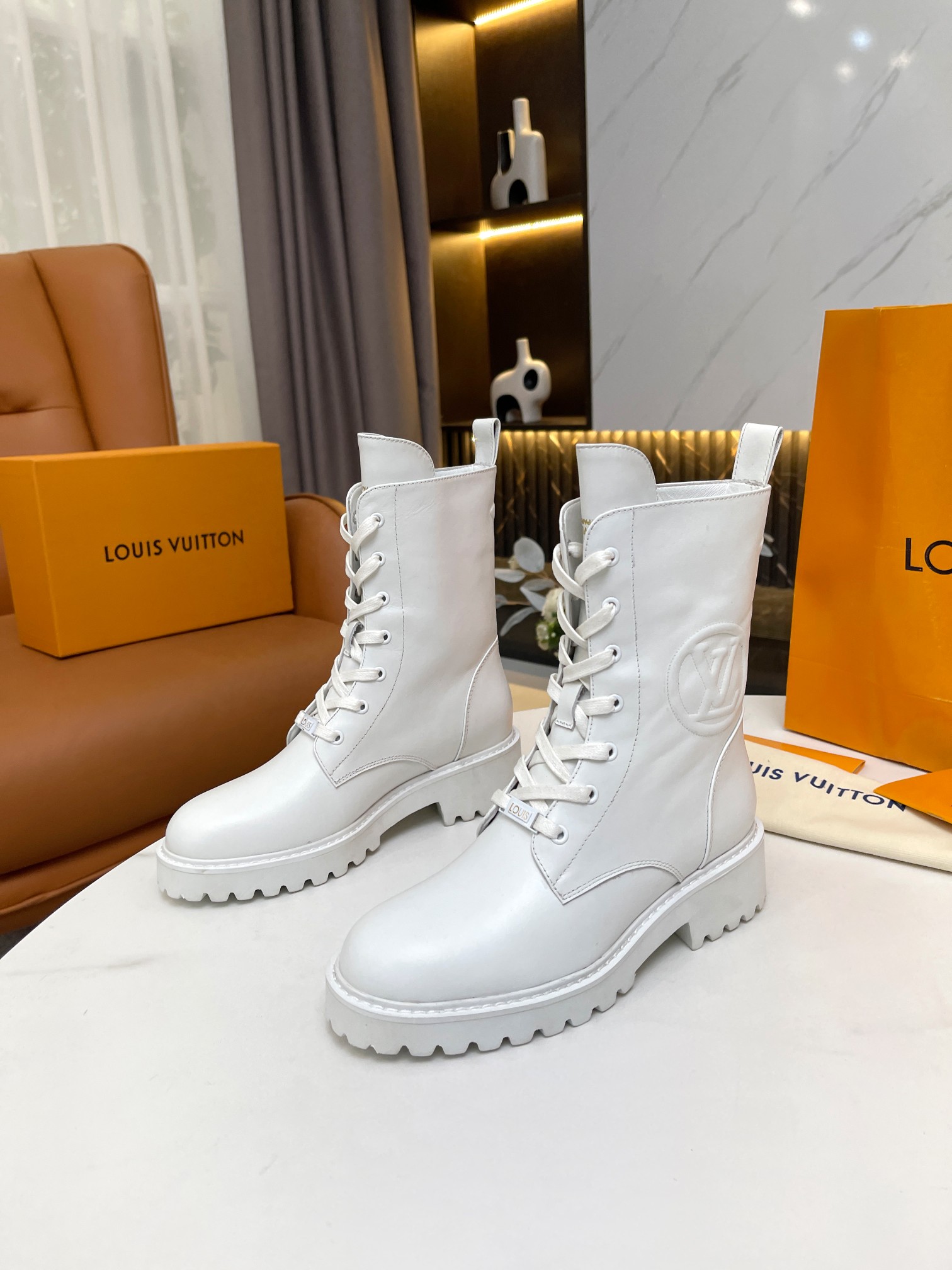 l**is V*t*n ranger ankle boots white 1a9fdj