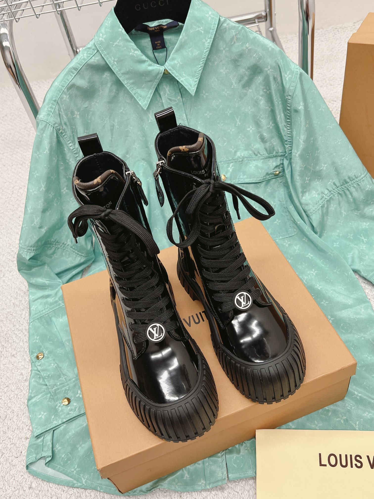 l**is V*t*n lace-up boots black 1aabc8