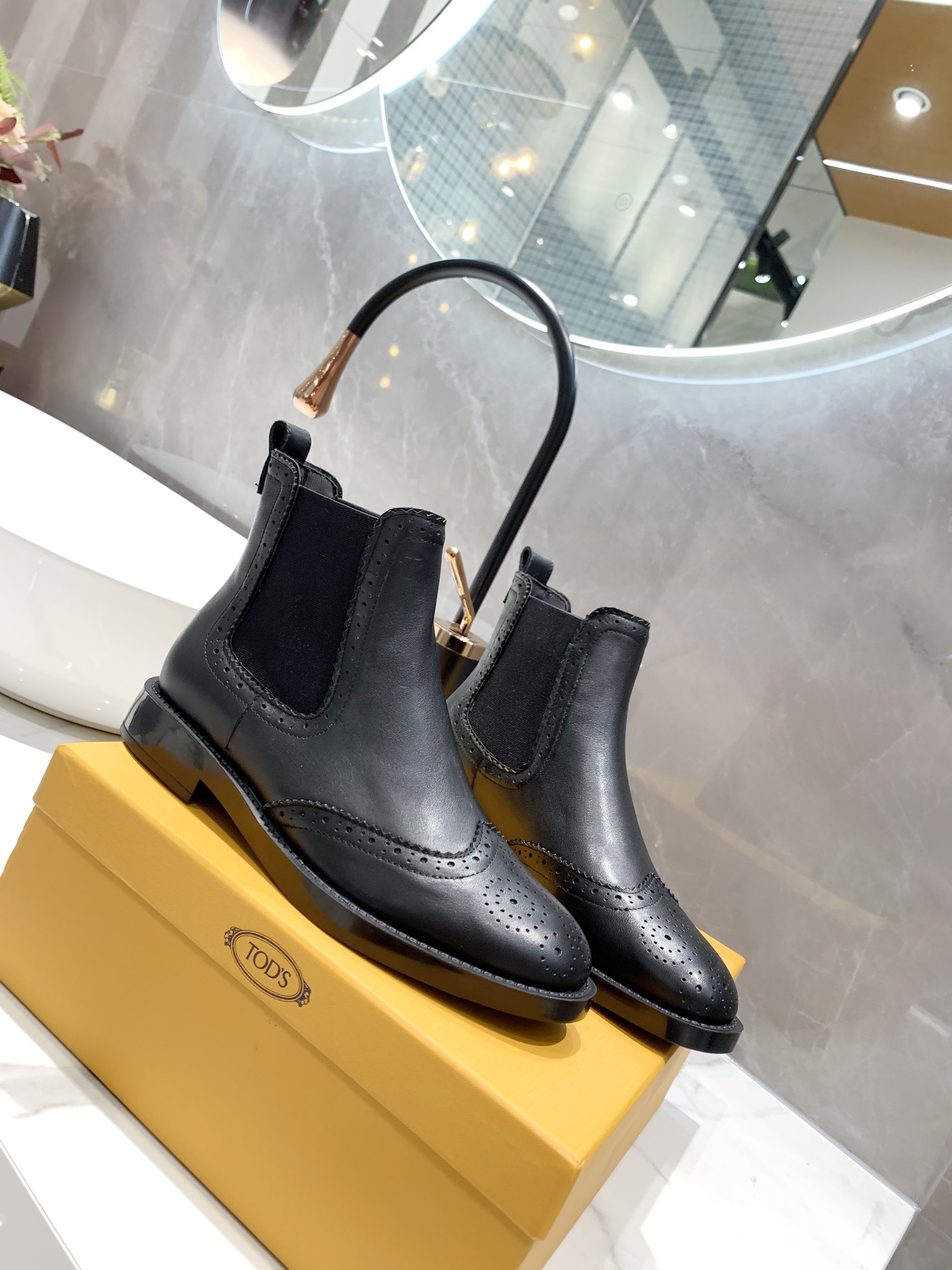 TOD’S ANKLE BOOTS BLACK XXW60C0DD50GOCB999