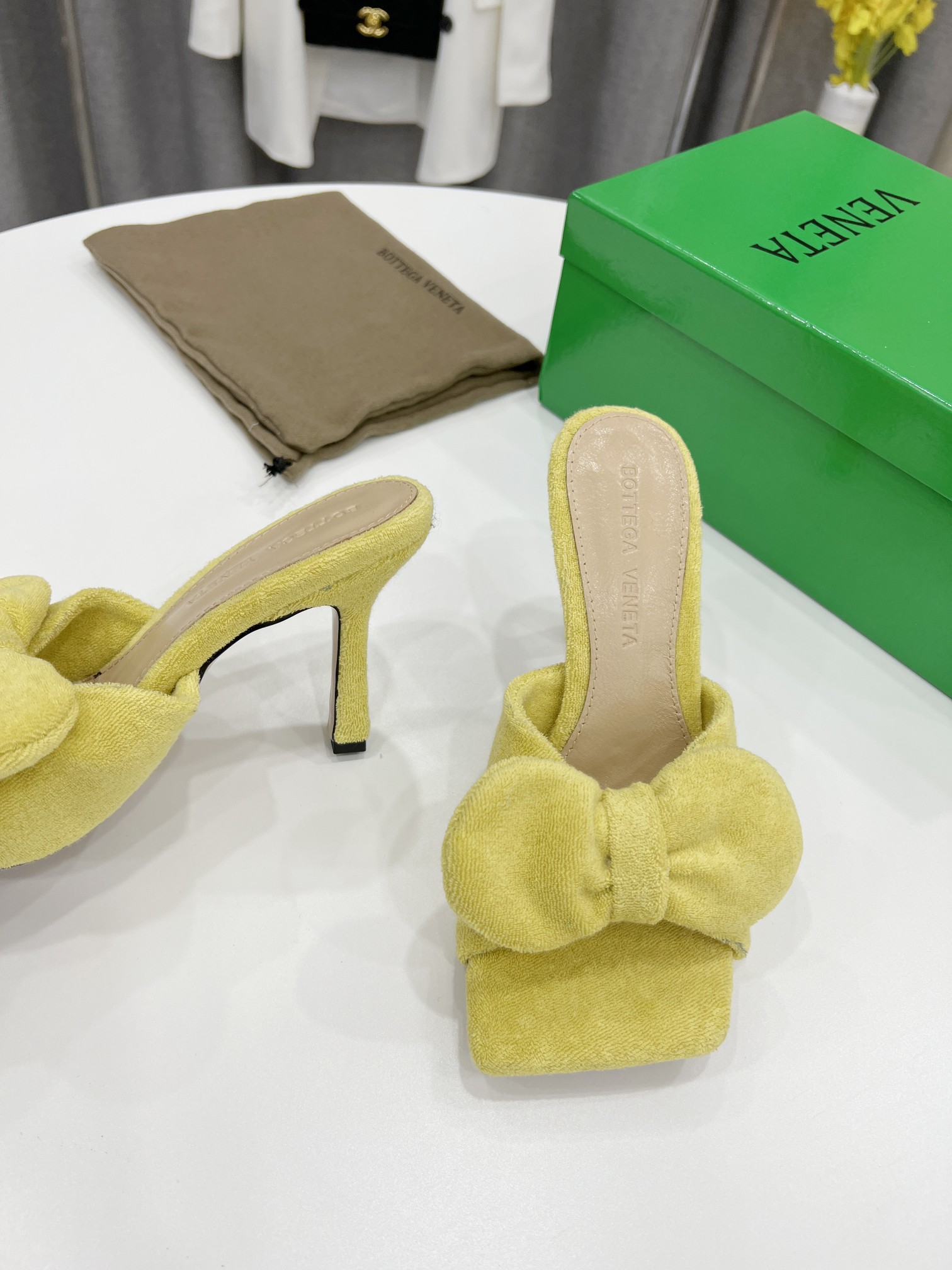 bo*te*ga Ve*ne*ta bow detailed heeled slides lime yellow 690025v