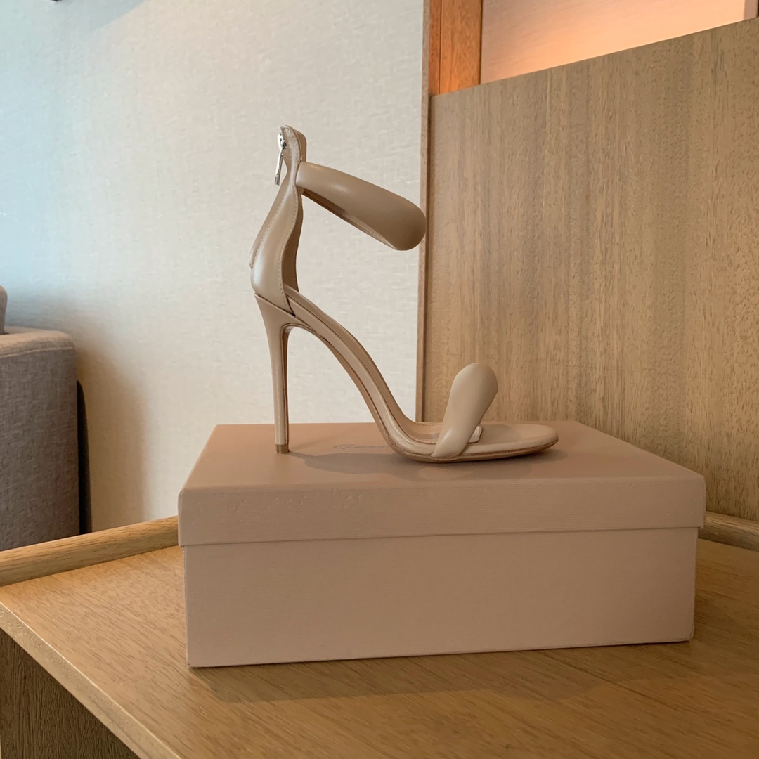 GIANVITO ROSSI BIJOUX NAPPA SANDAL FAWN G61635