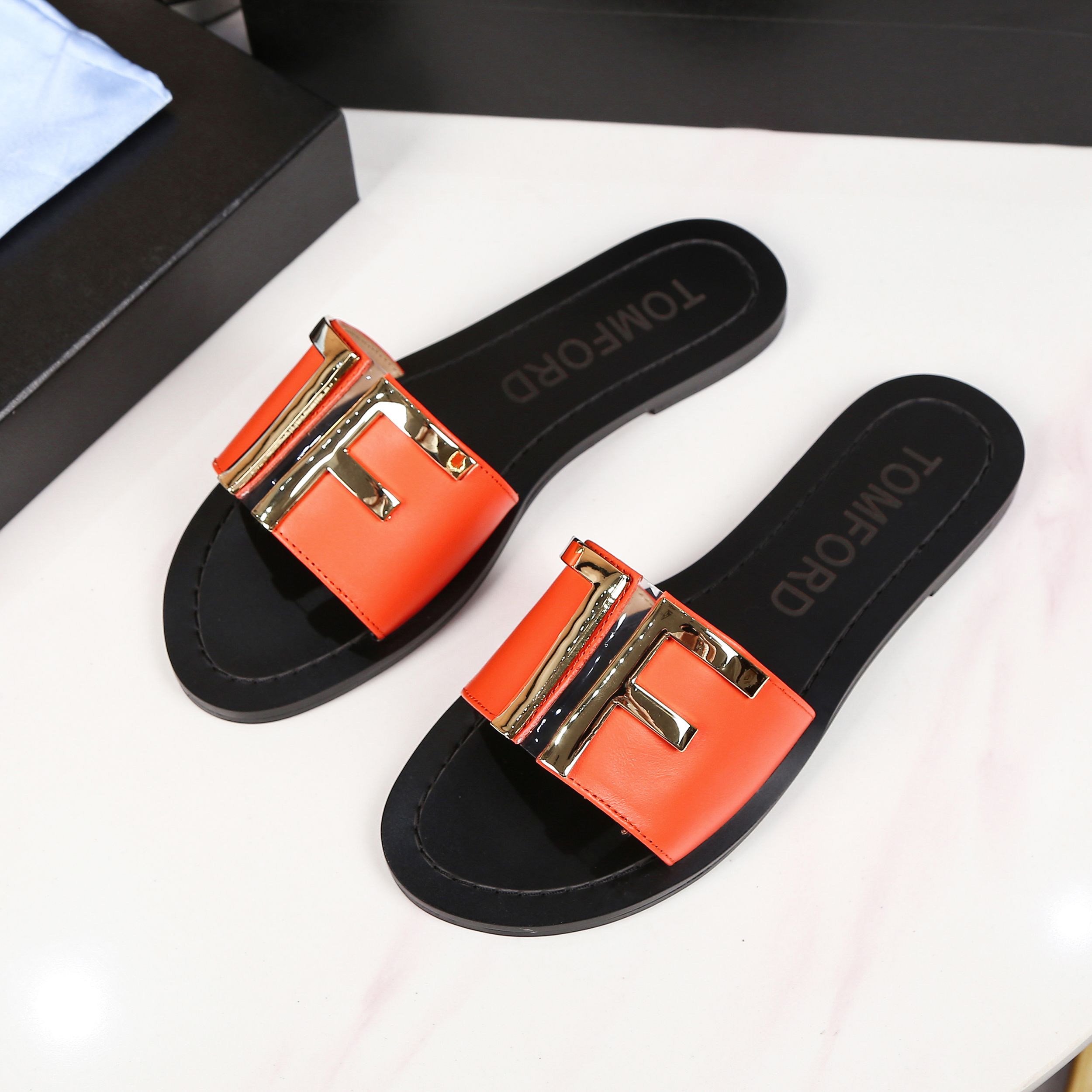 TOM FORD PLAQUE SLIDES ORANGE W2408TVAX