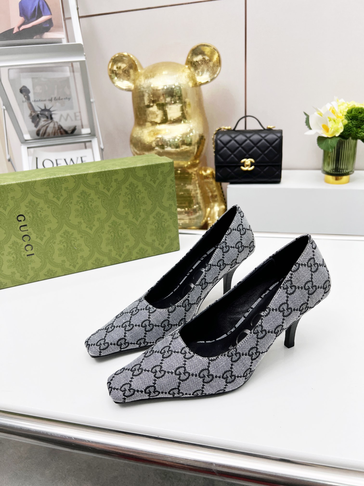 G*u*i women high heel pump grey/black 723430
