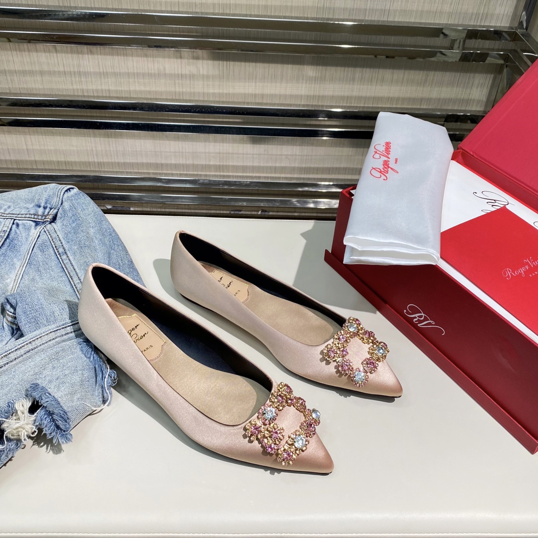 ROGER VIVER FLOWER STRASS BUCKLE PUMPS IN STAIN PINK RVW4141