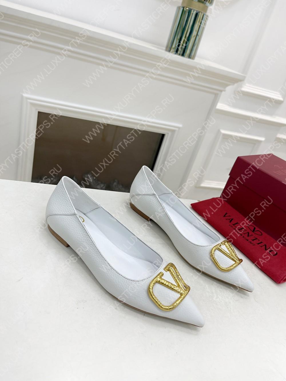 VALENTINO V BUCKLE PUMPS WHITE SW2S0Q63DSH0NO