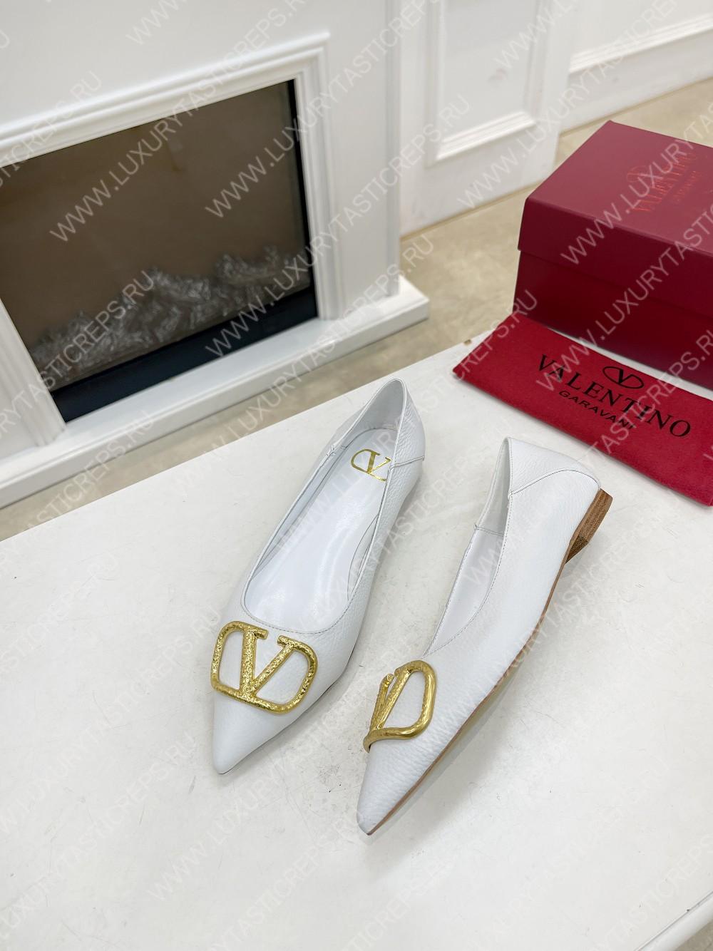 VALENTINO V BUCKLE PUMPS WHITE SW2S0Q63DSH0NO
