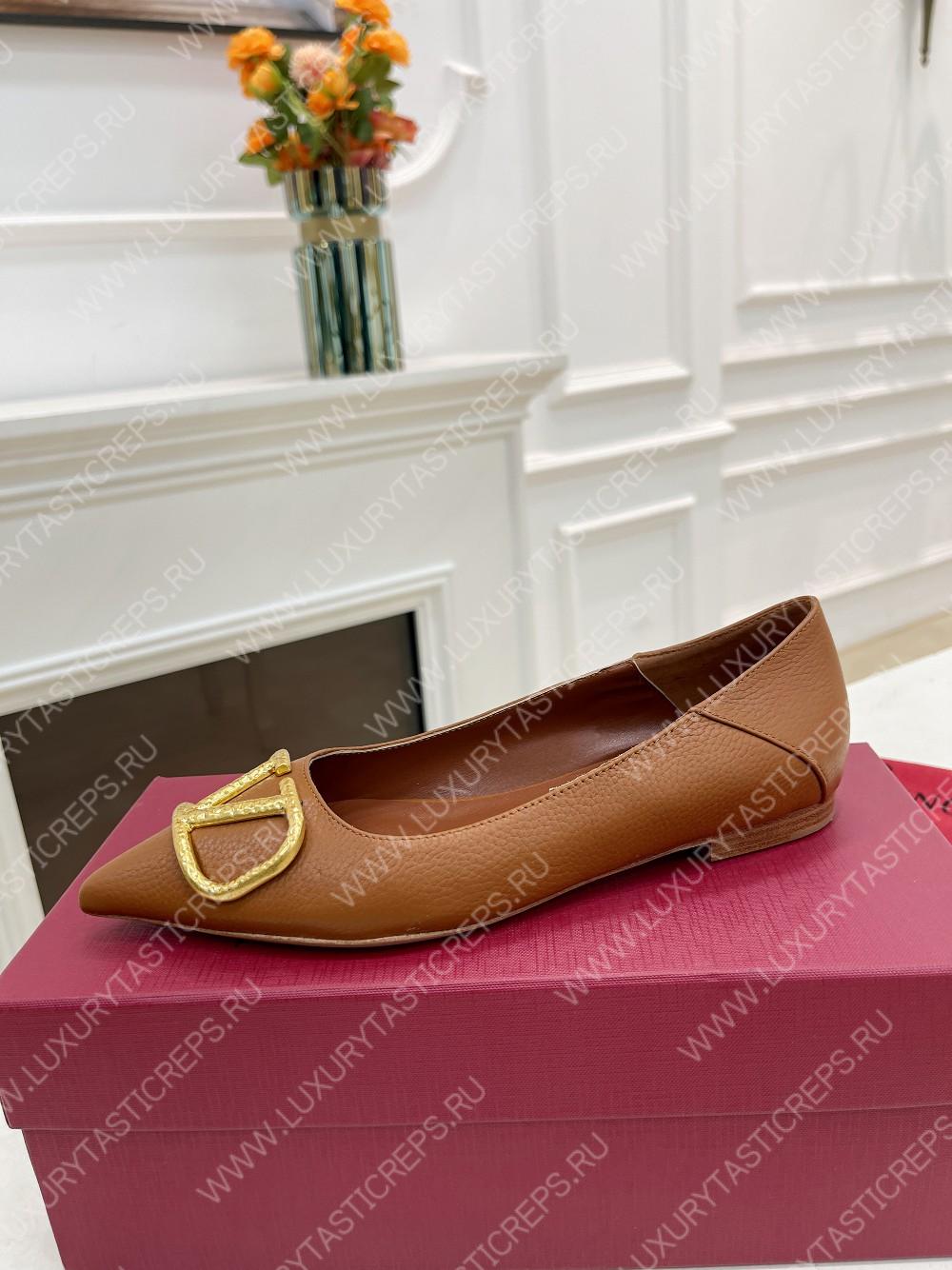 VALENTINO V BUCKLE PUMPS BROWN SW2S0Q63DSH0NO
