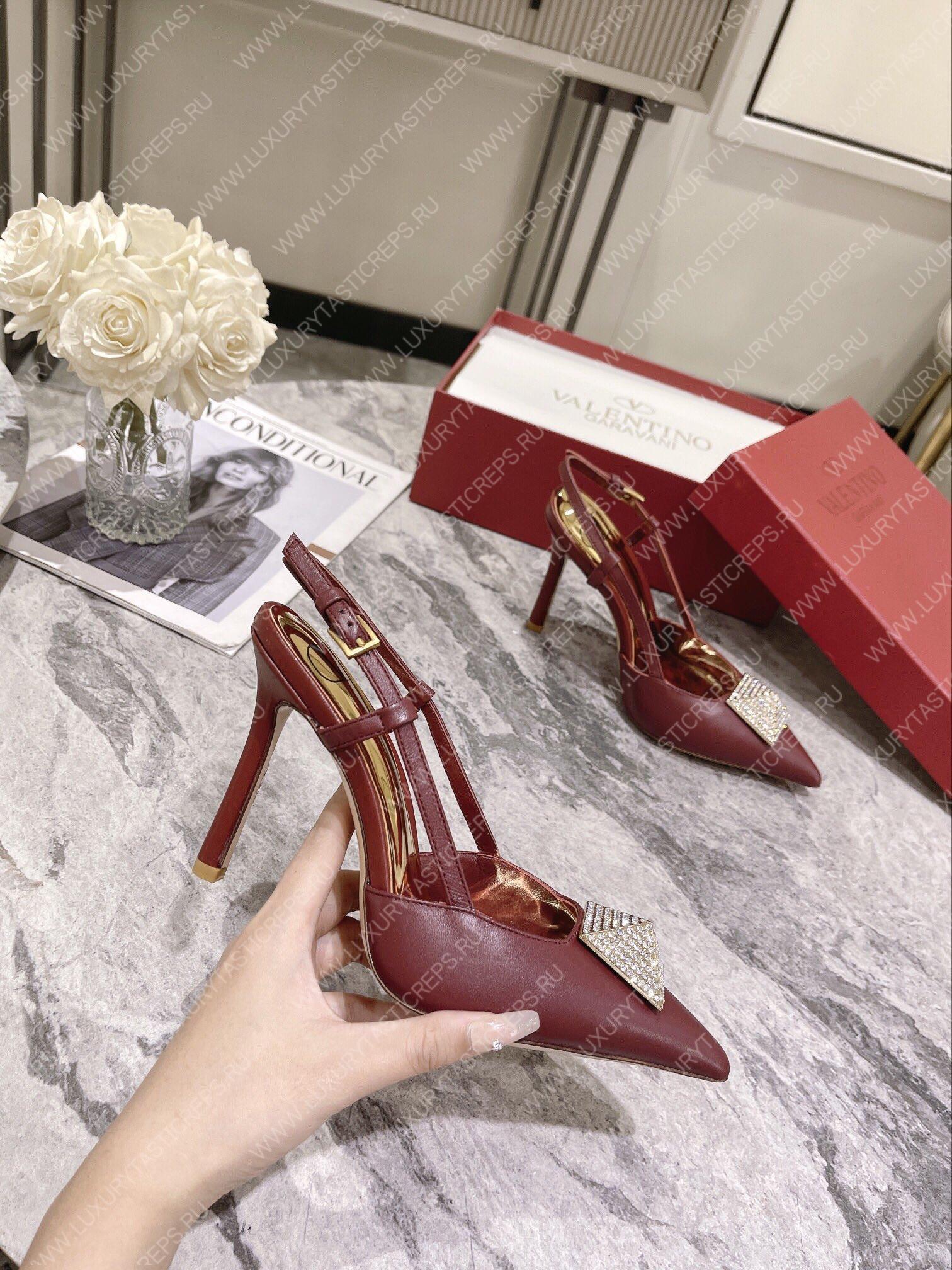 VALENTINO ONE STUD PUMP WITH CRYSTALS CHERRY WS0R01TMK