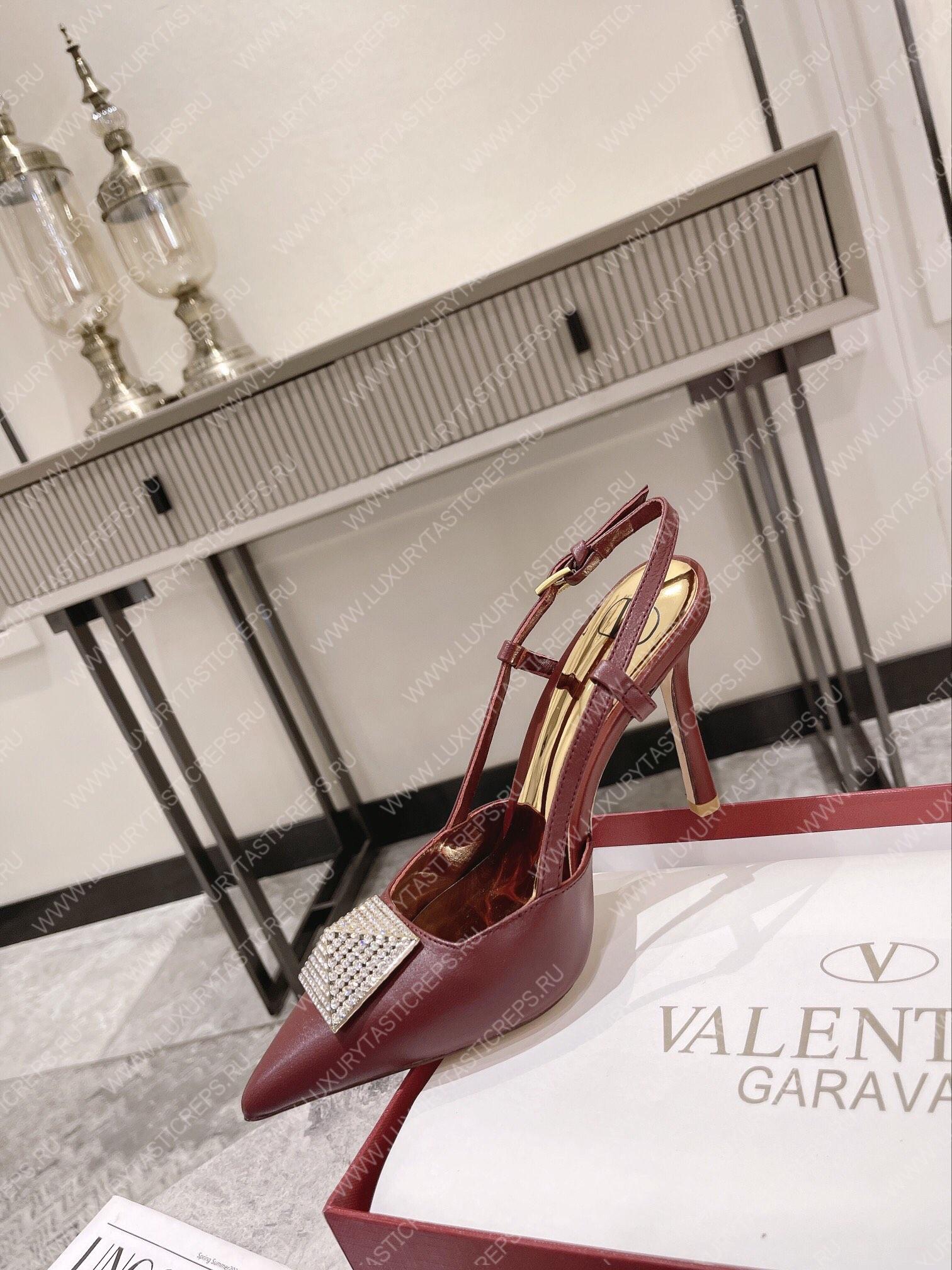 VALENTINO ONE STUD PUMP WITH CRYSTALS CHERRY WS0R01TMK