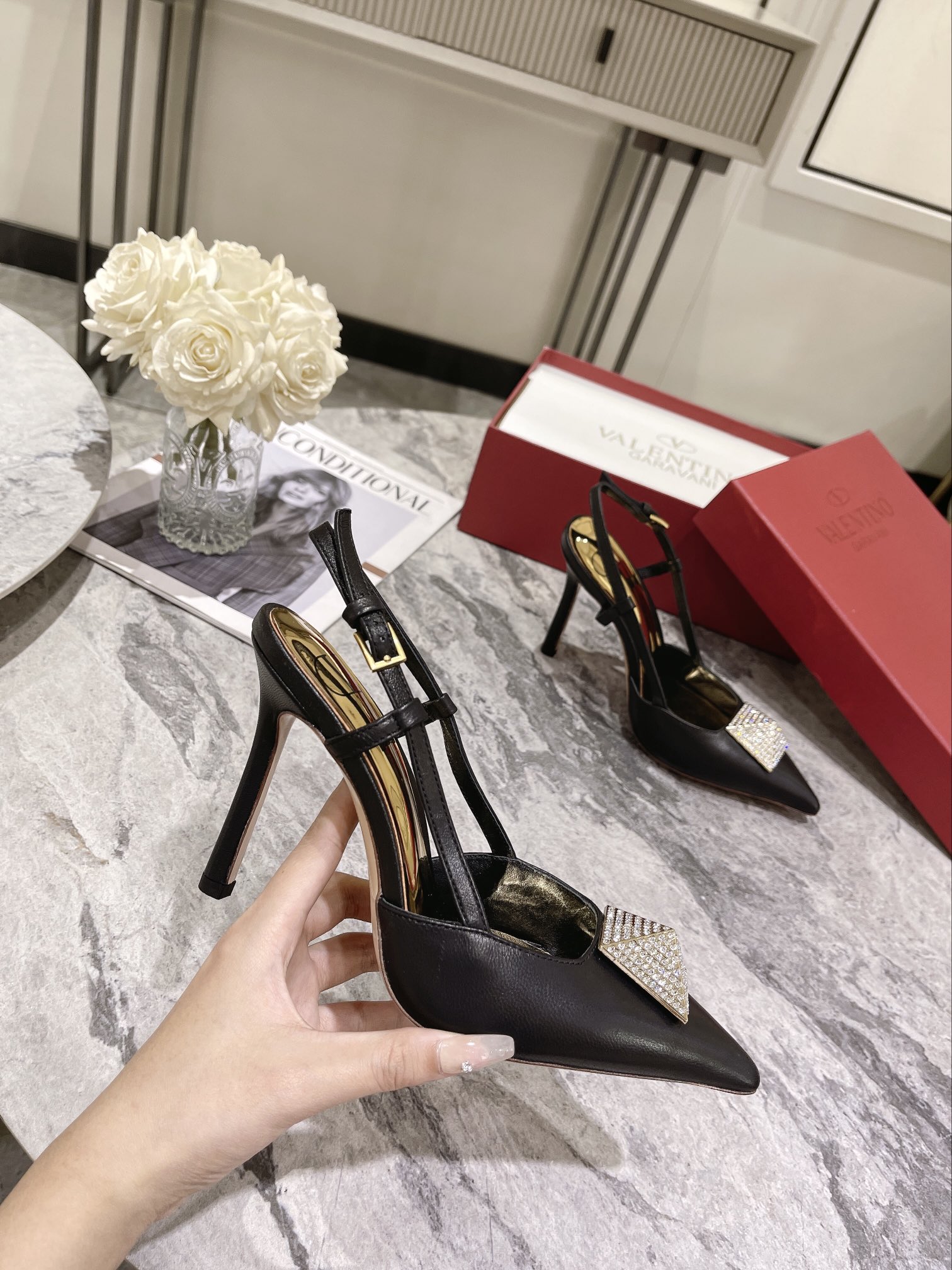 VALENTINO ONE STUD PUMP WITH CRYSTALS BLACK WS0R01TMK