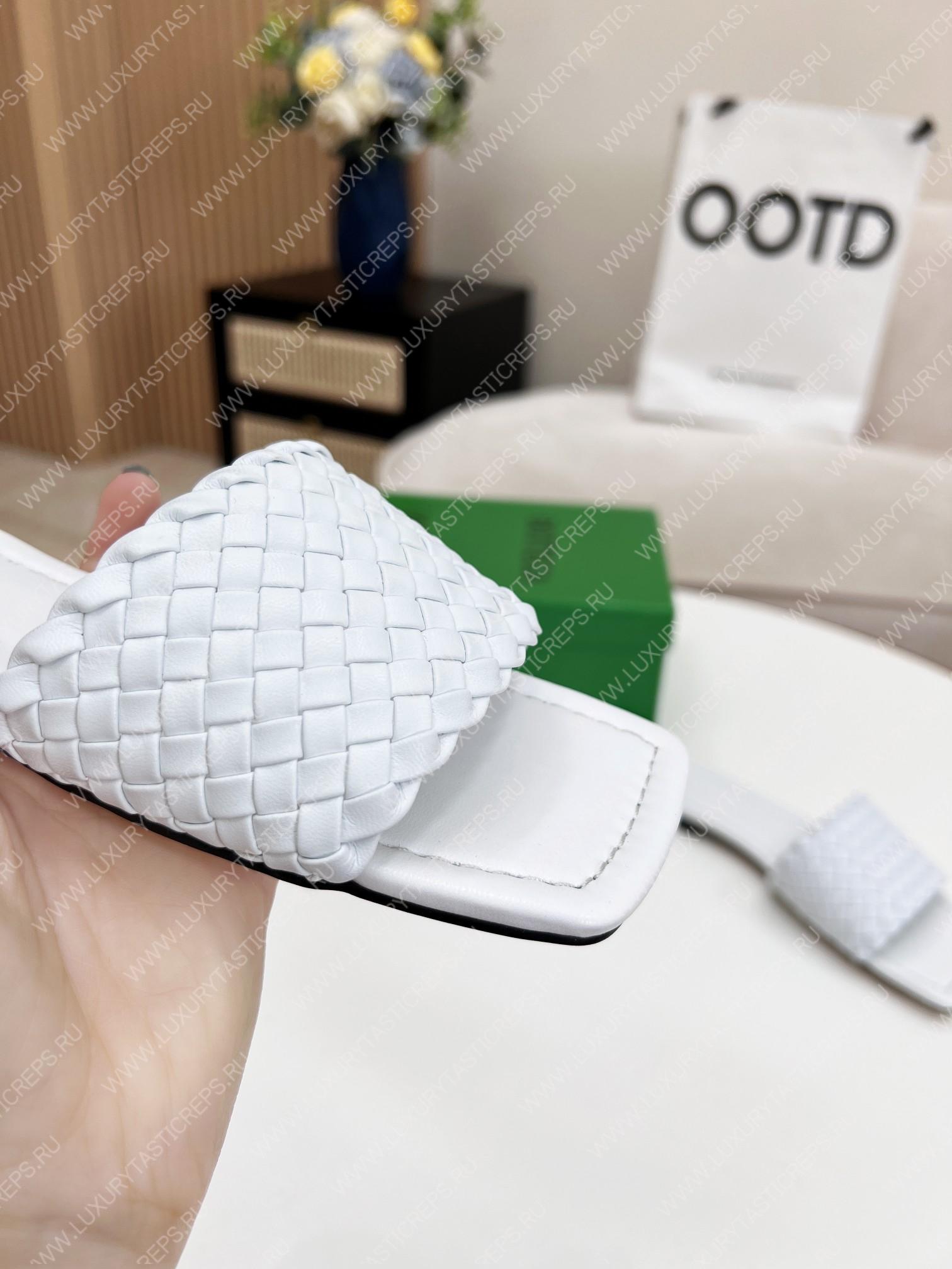 bo*te*ga Ve*ne*ta dot wave flat sandals white 708880v