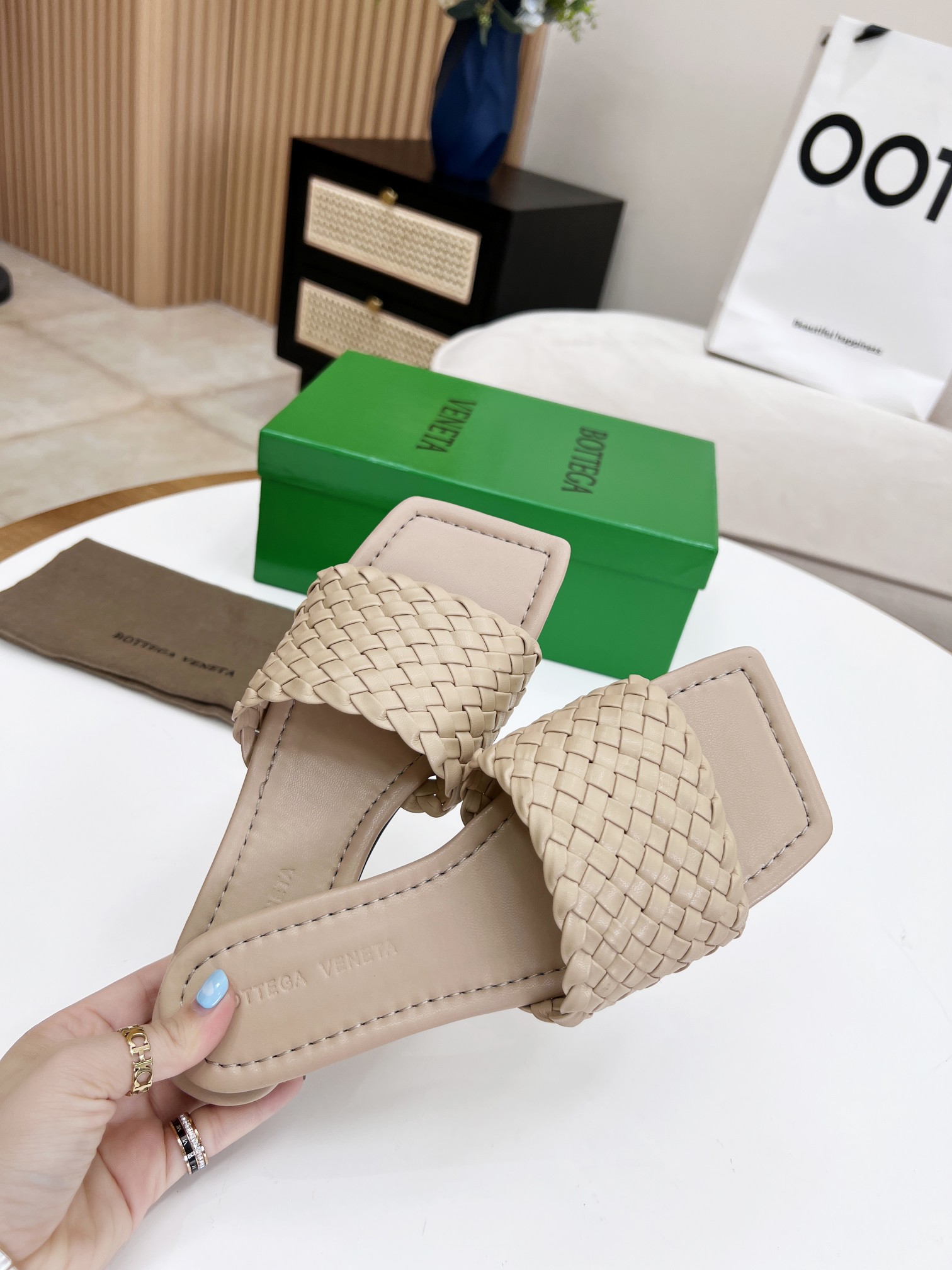 bo*te*ga Ve*ne*ta dot wave flat sandals nude 708880v