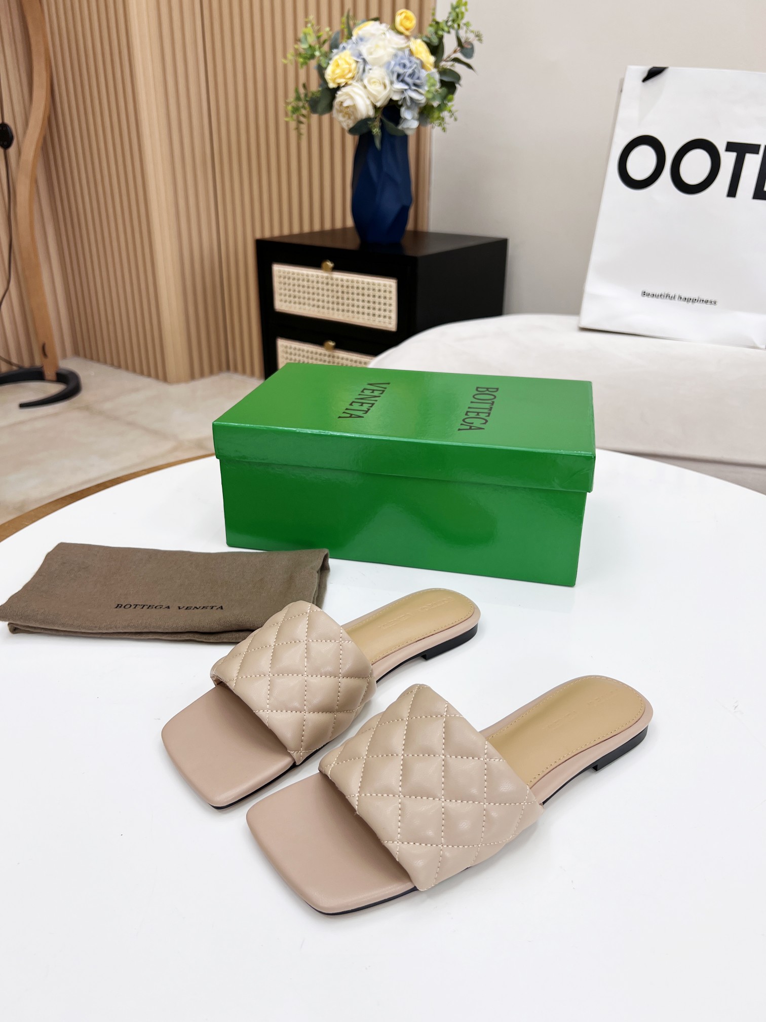 bo*te*ga Ve*ne*ta padded flat sandals nude 627710v